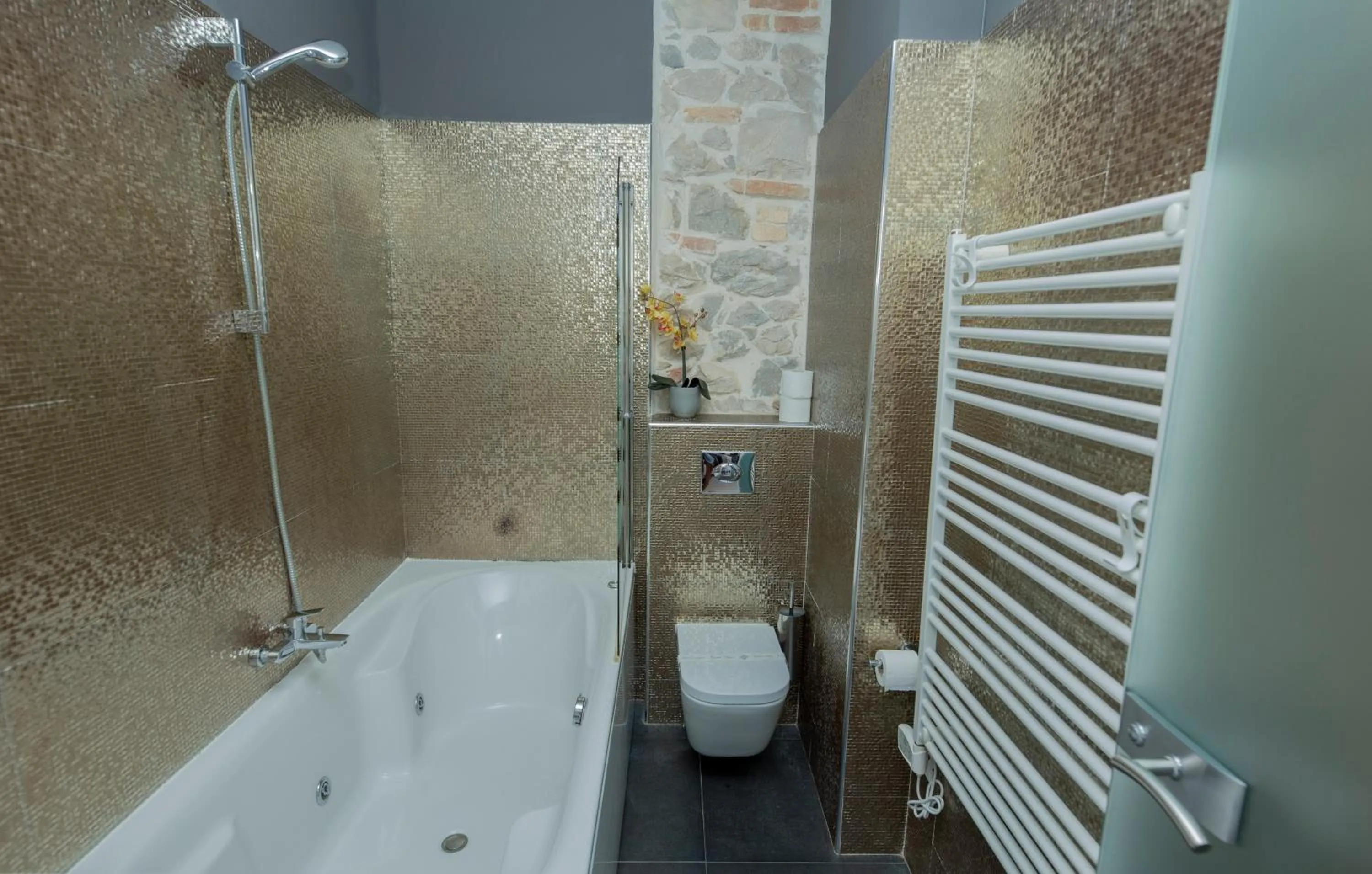 Shower in A Heritage Split