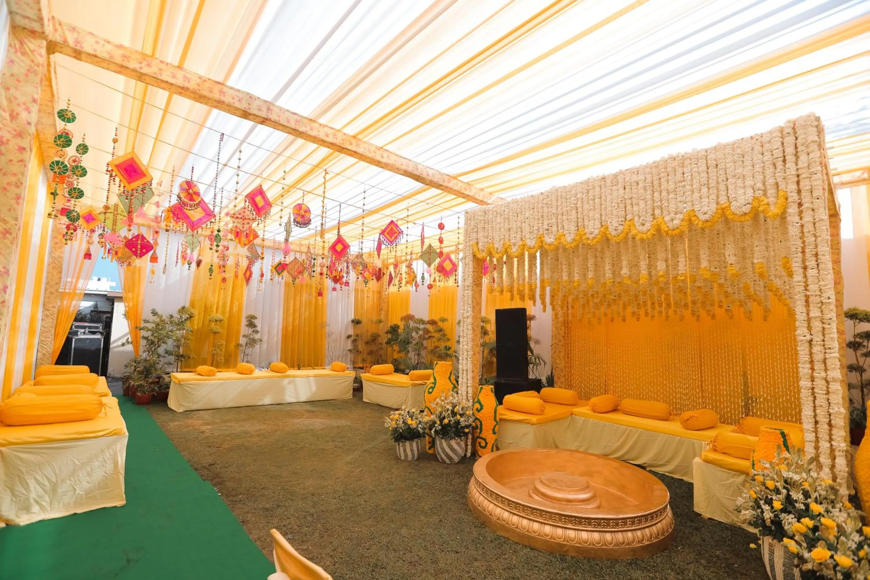 Garden in Hotel Saffron Leaf