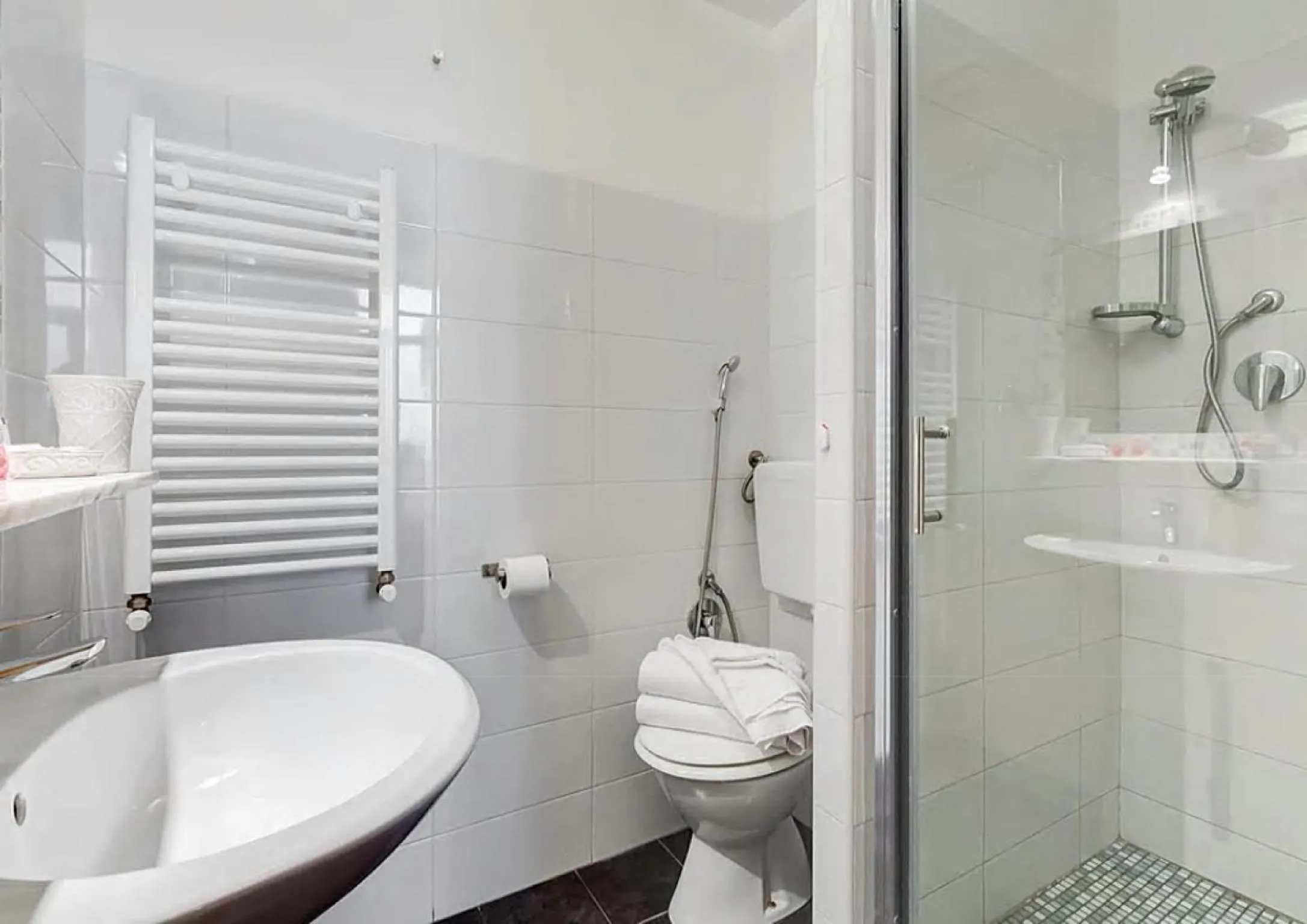 Bathroom in Machiavelli Suites