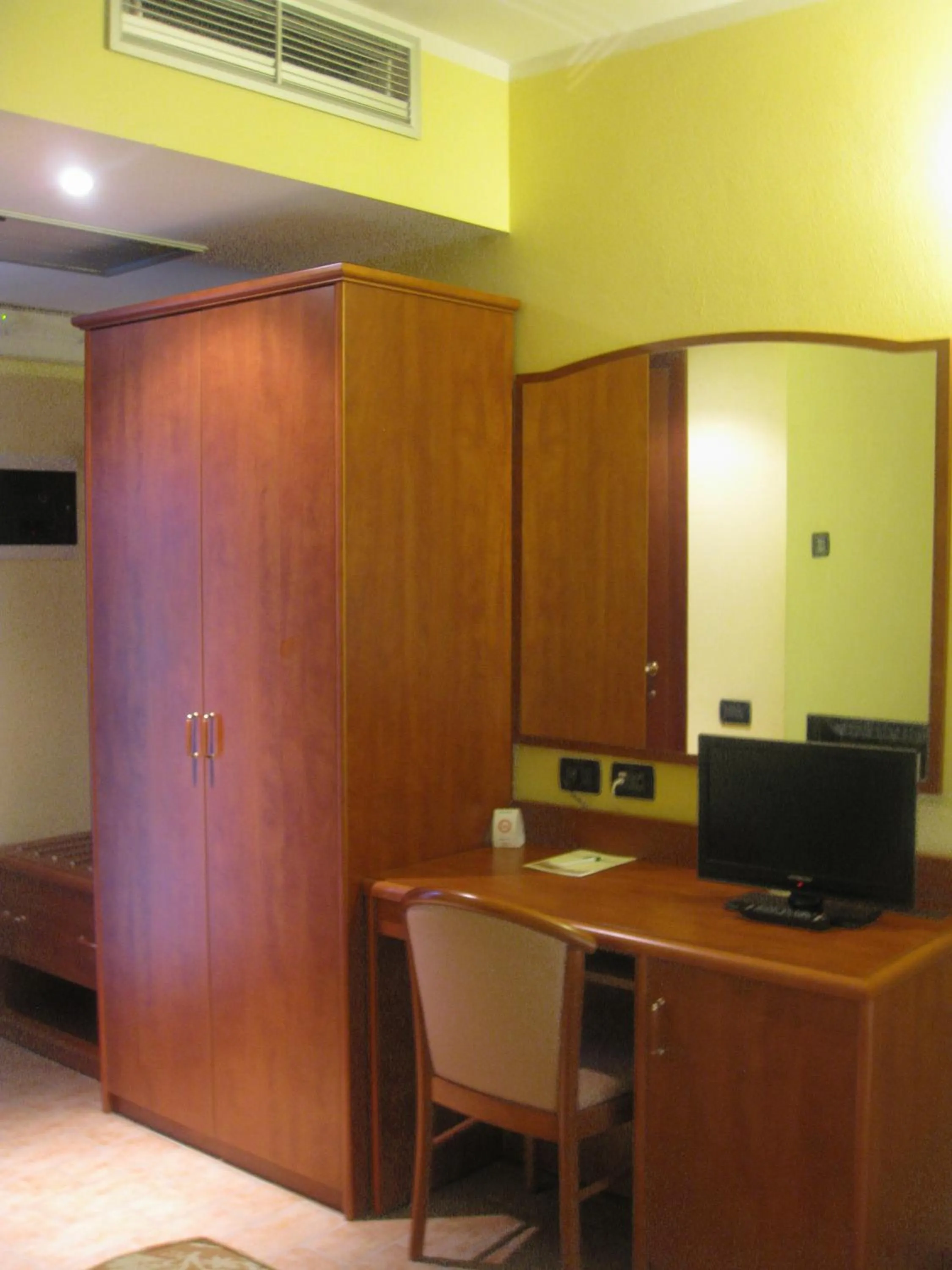 Bed in Albergo Giardino