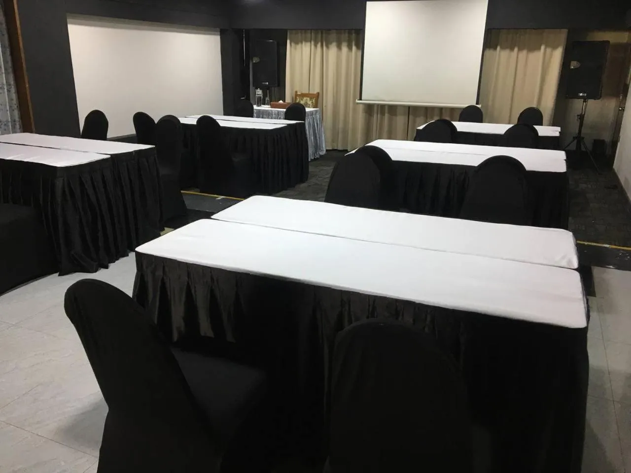 Business Area/Conference Room in Cherry Hills Hotel