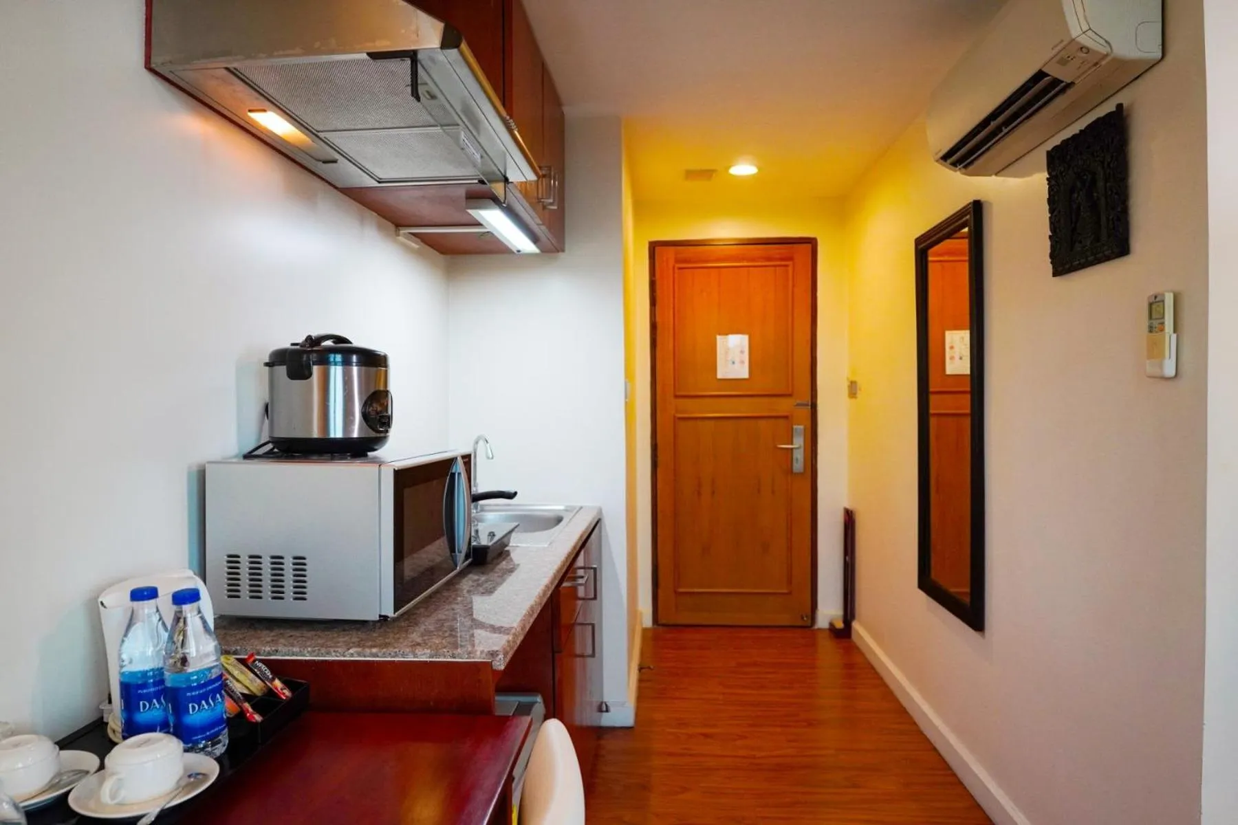 Kitchen/Kitchenette in Cherry Hills Hotel