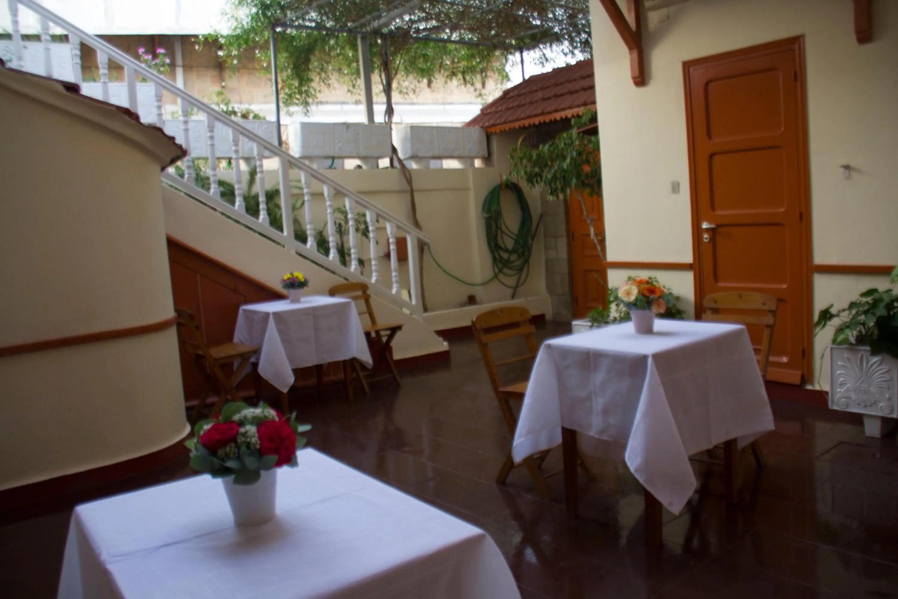 Restaurant/places to eat in Medieval Rose Guest House