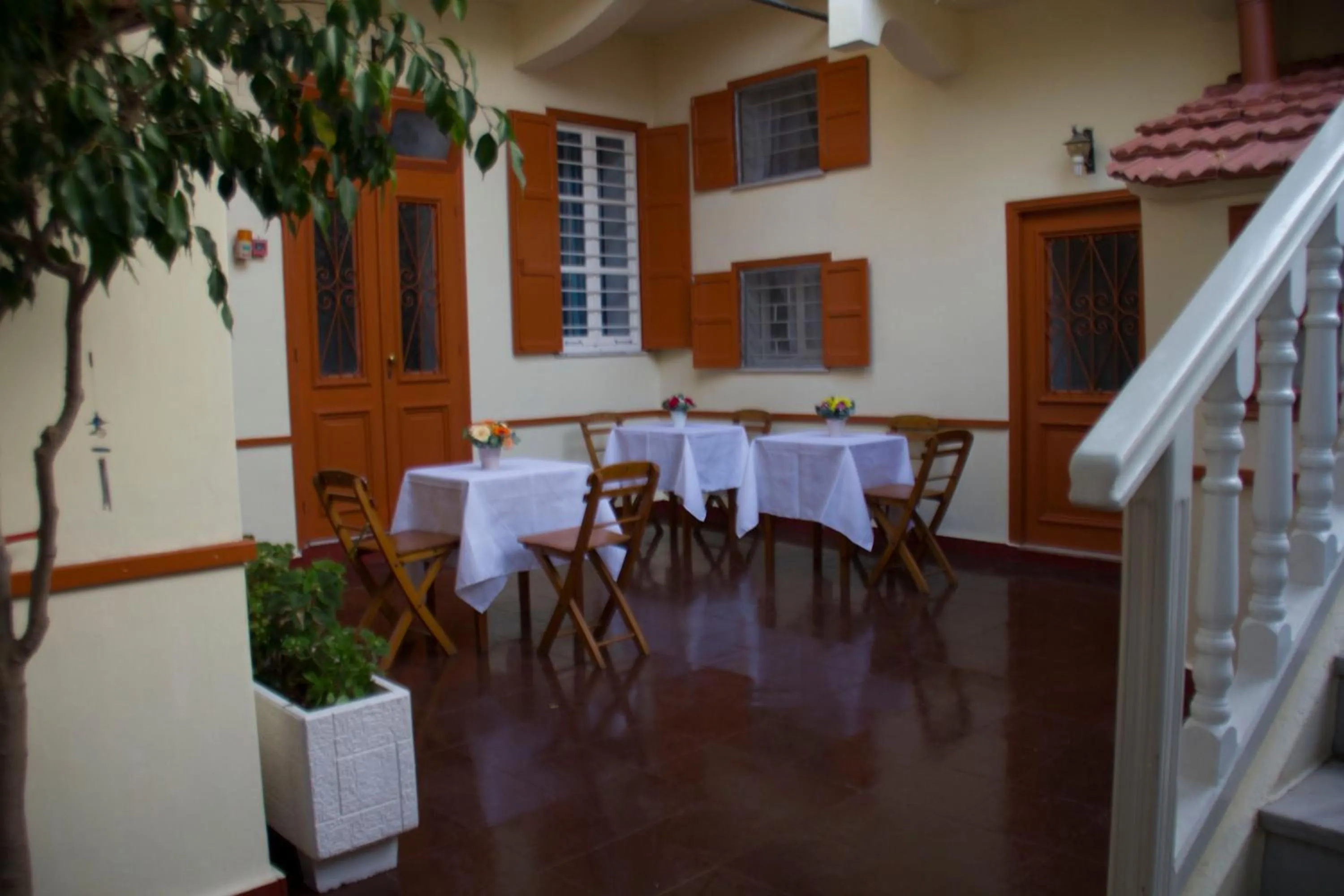 Restaurant/places to eat in Medieval Rose Guest House