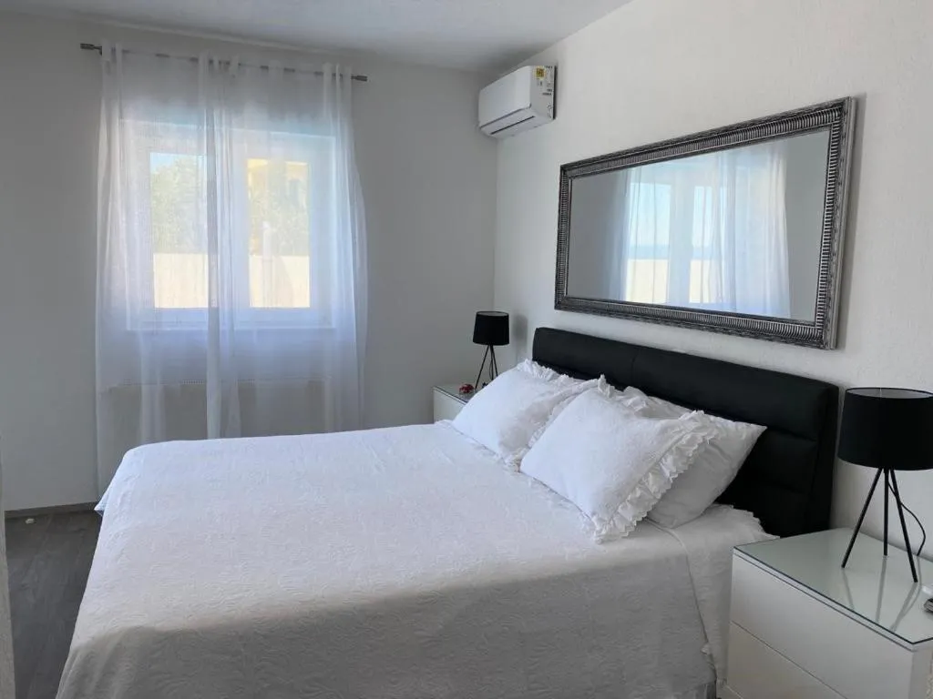 Bed in Villa Noura in Makarska, private pool,gym