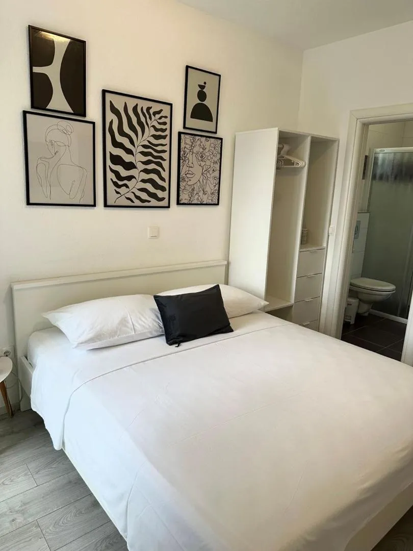 Bed in Villa Noura in Makarska, private pool,gym