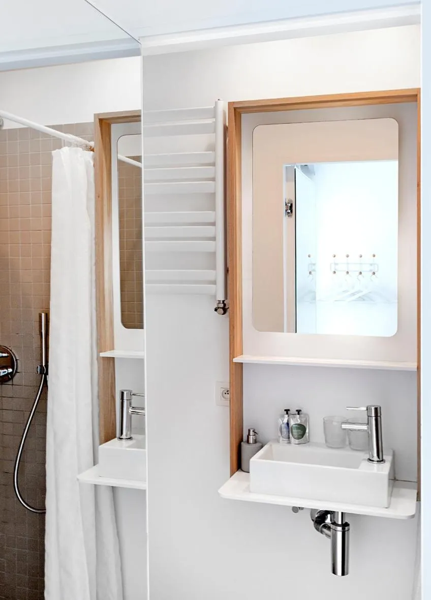 Shower in Happy Boutique Hotel - Grand Place