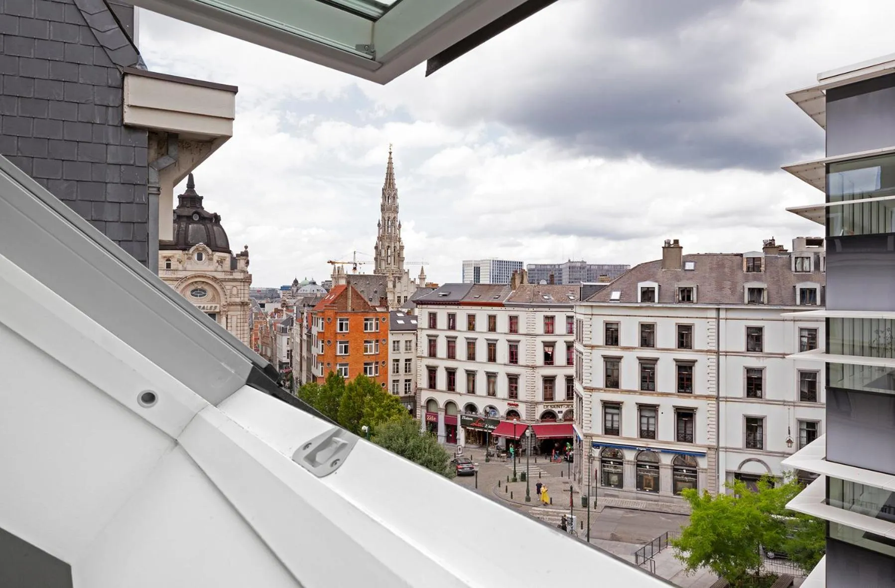 Property building in Happy Boutique Hotel - Grand Place