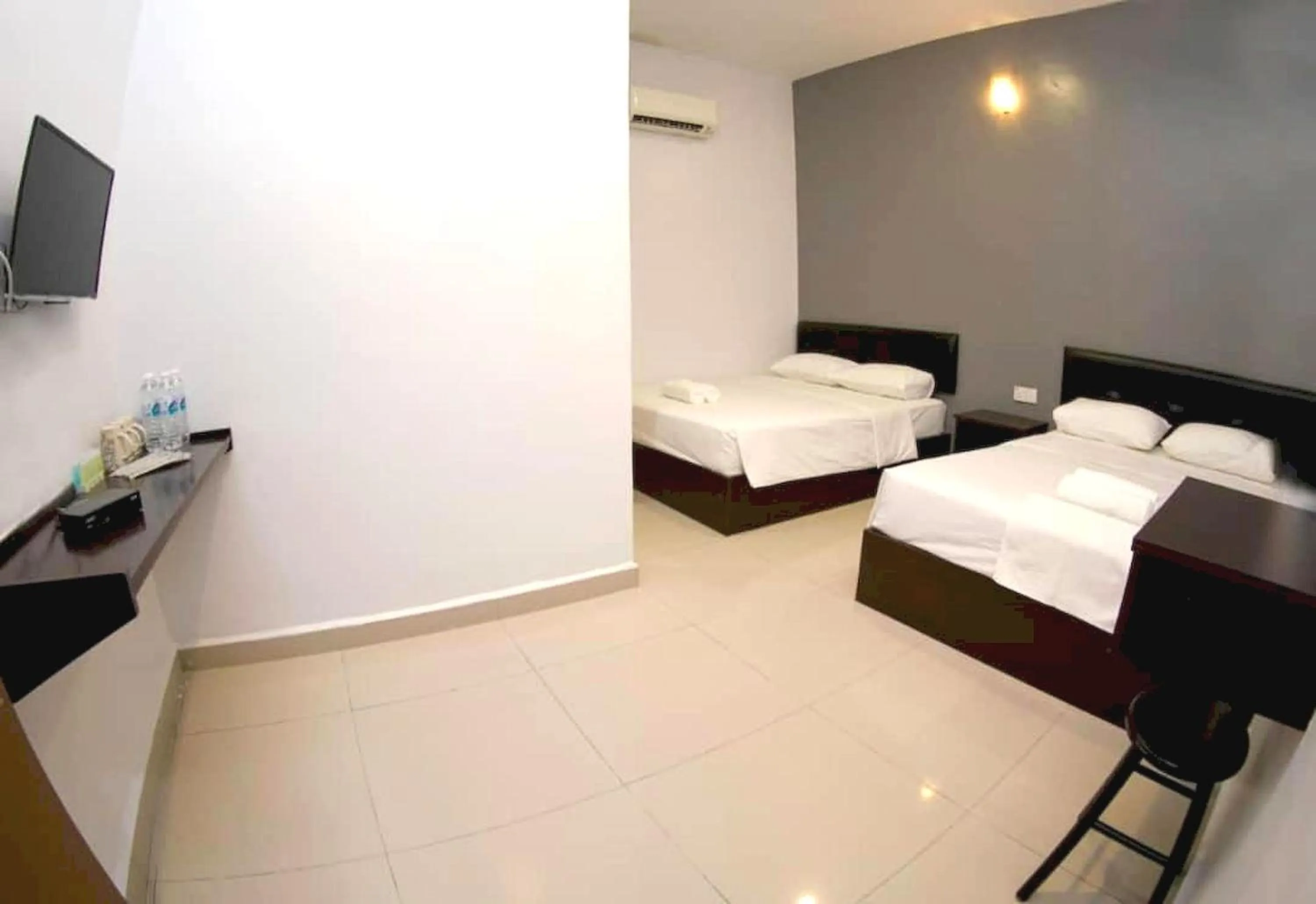 Family Suite in OYO 89715 CK Hotel 2