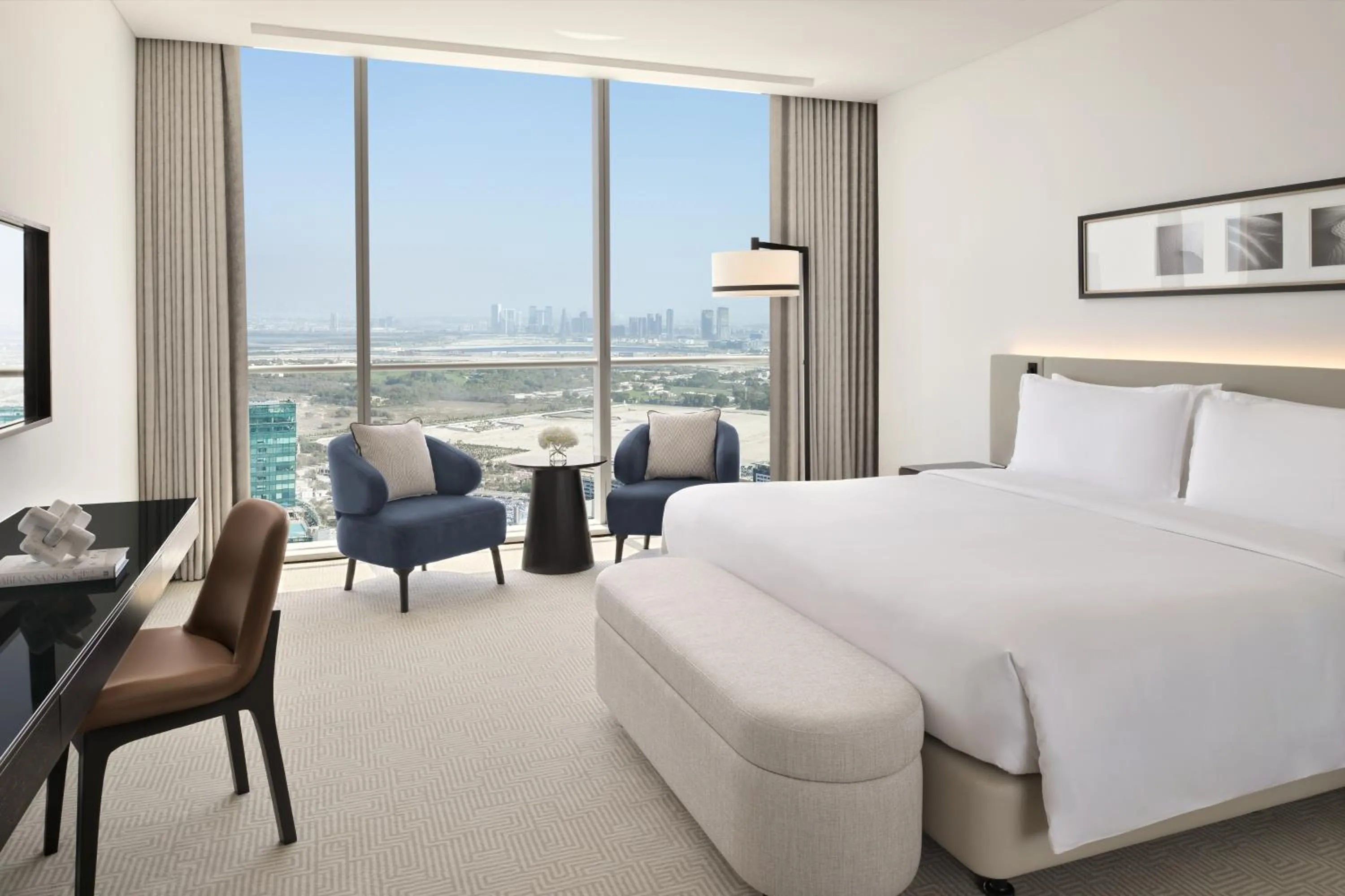 Bedroom, Bed in Sheraton Grand Hotel, Dubai