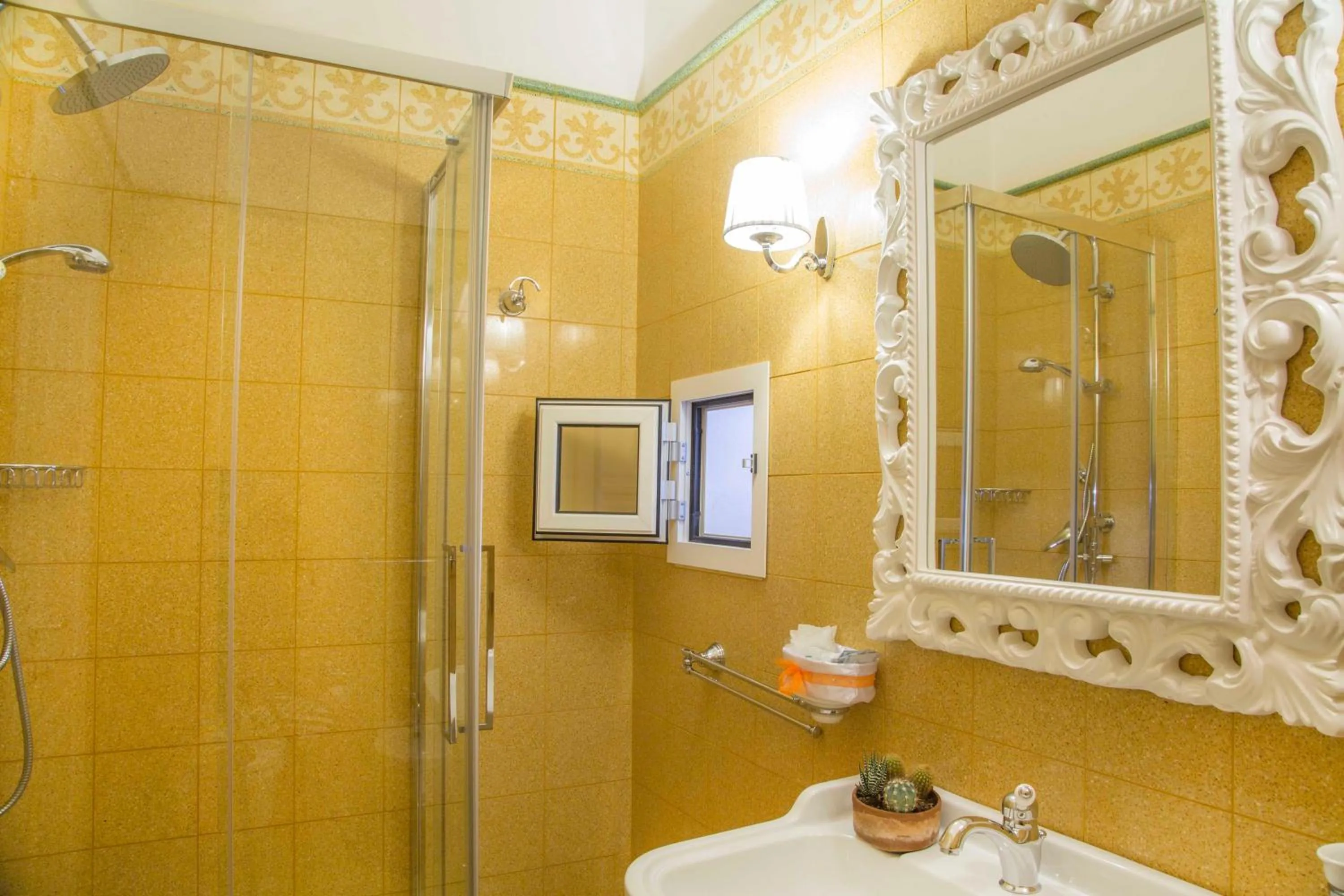 Shower in B&B Monsignore