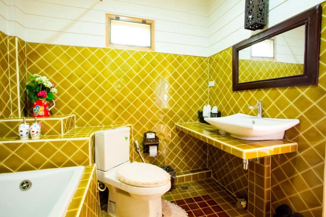 Toilet in P.Paradise Hotel