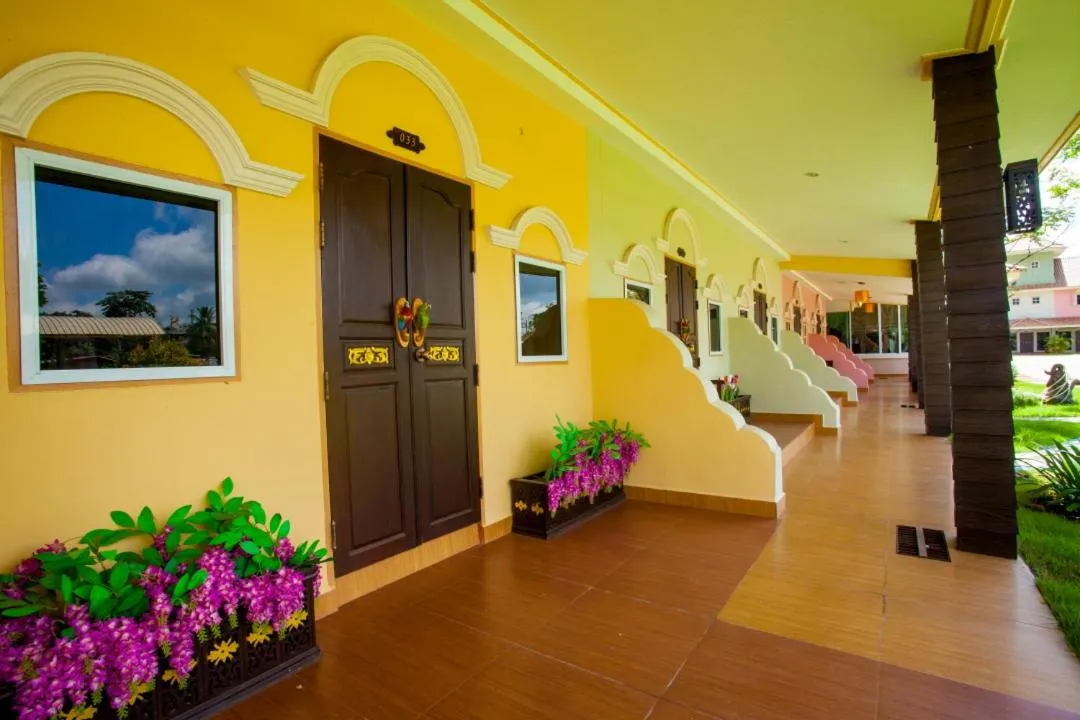 Facade/entrance in P.Paradise Hotel