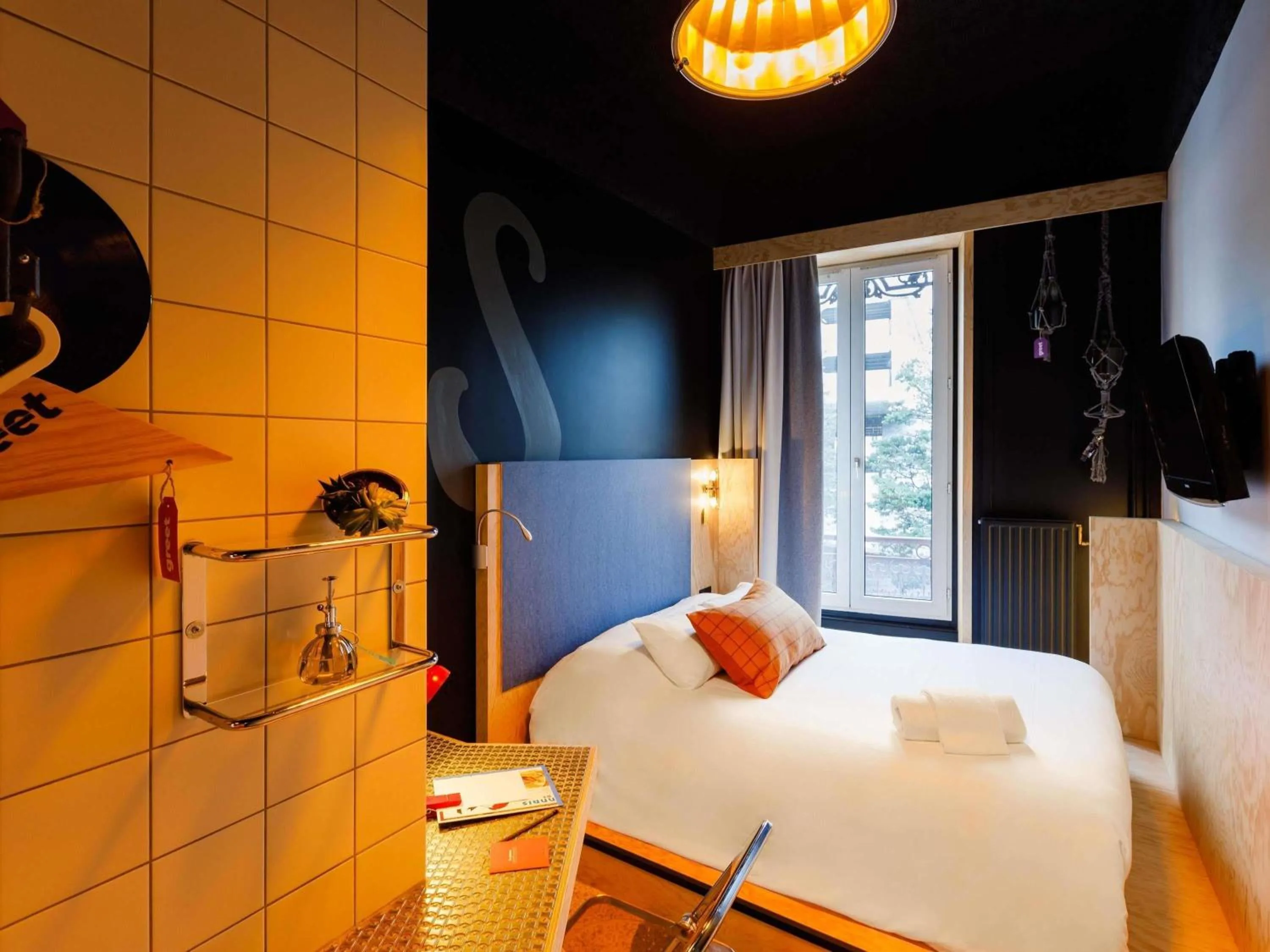 Property building, Bed in Greet Hotel Lyon Confluence