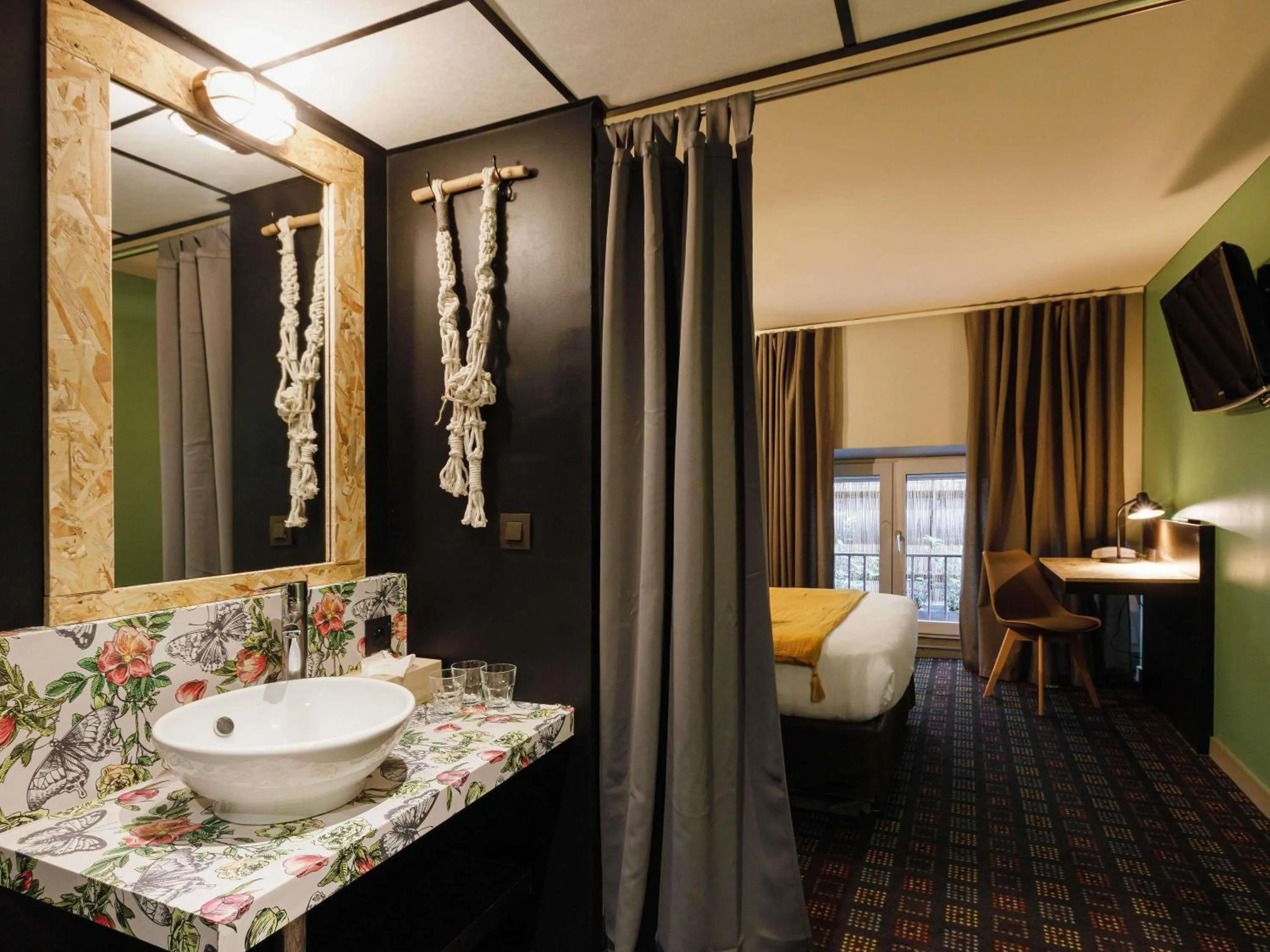 Bedroom in Greet Hotel Lyon Confluence