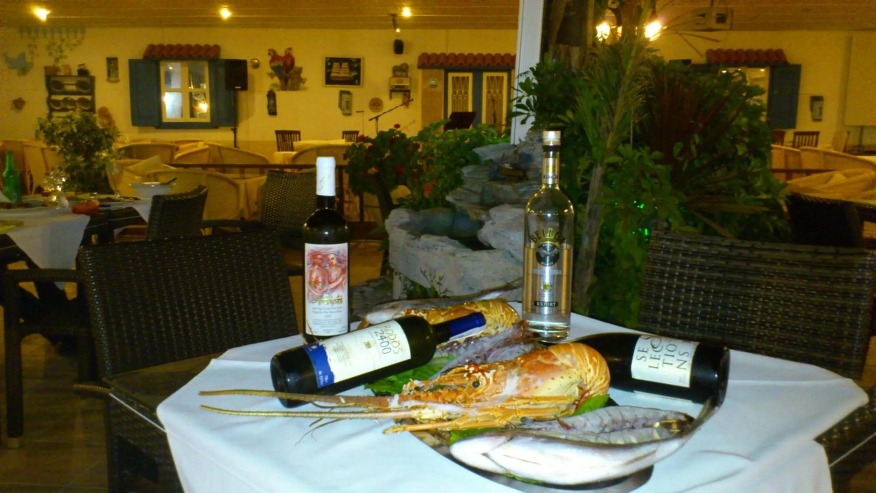 Restaurant/places to eat in Romantza Mare