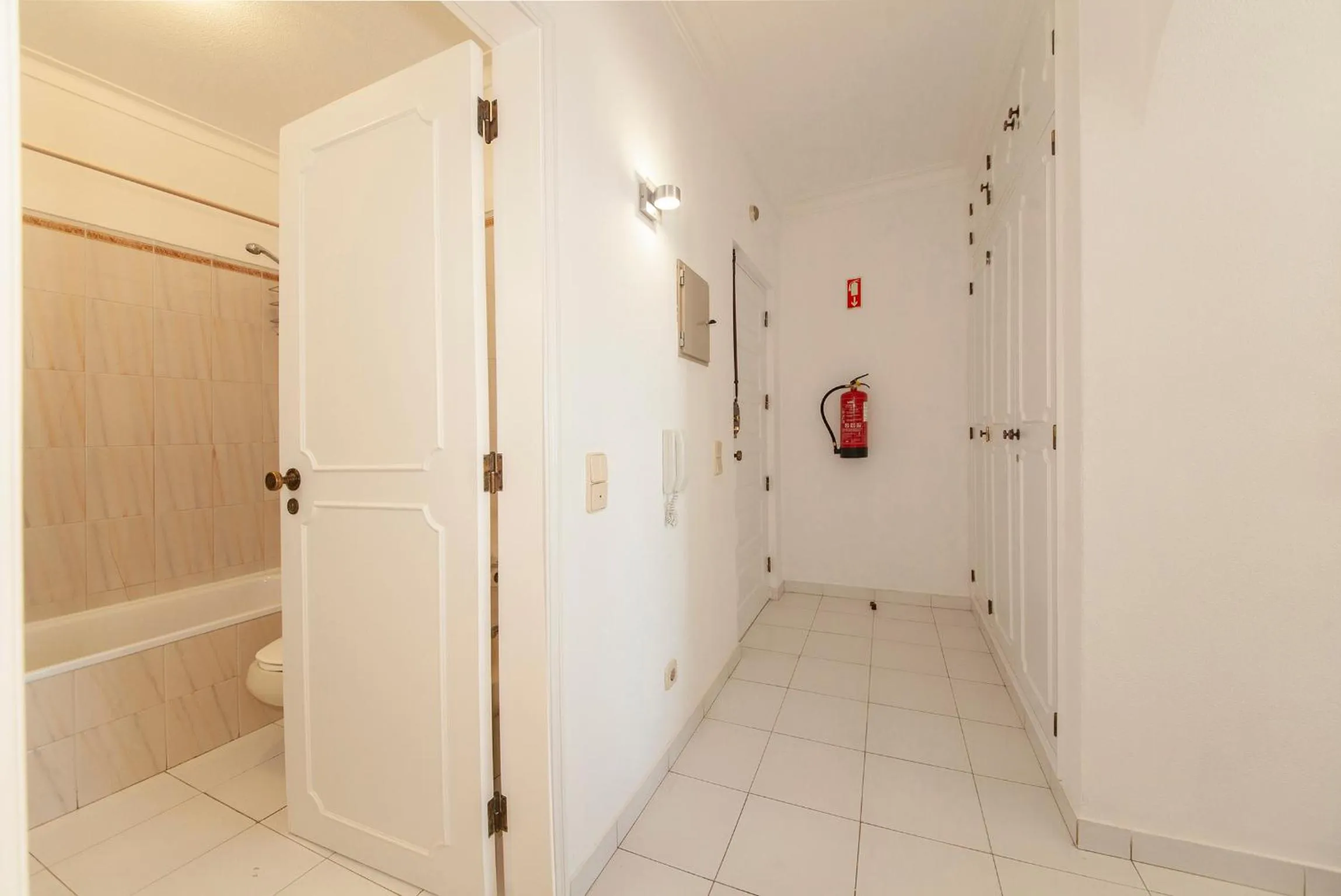 Shower in Candimar Beach Apartment