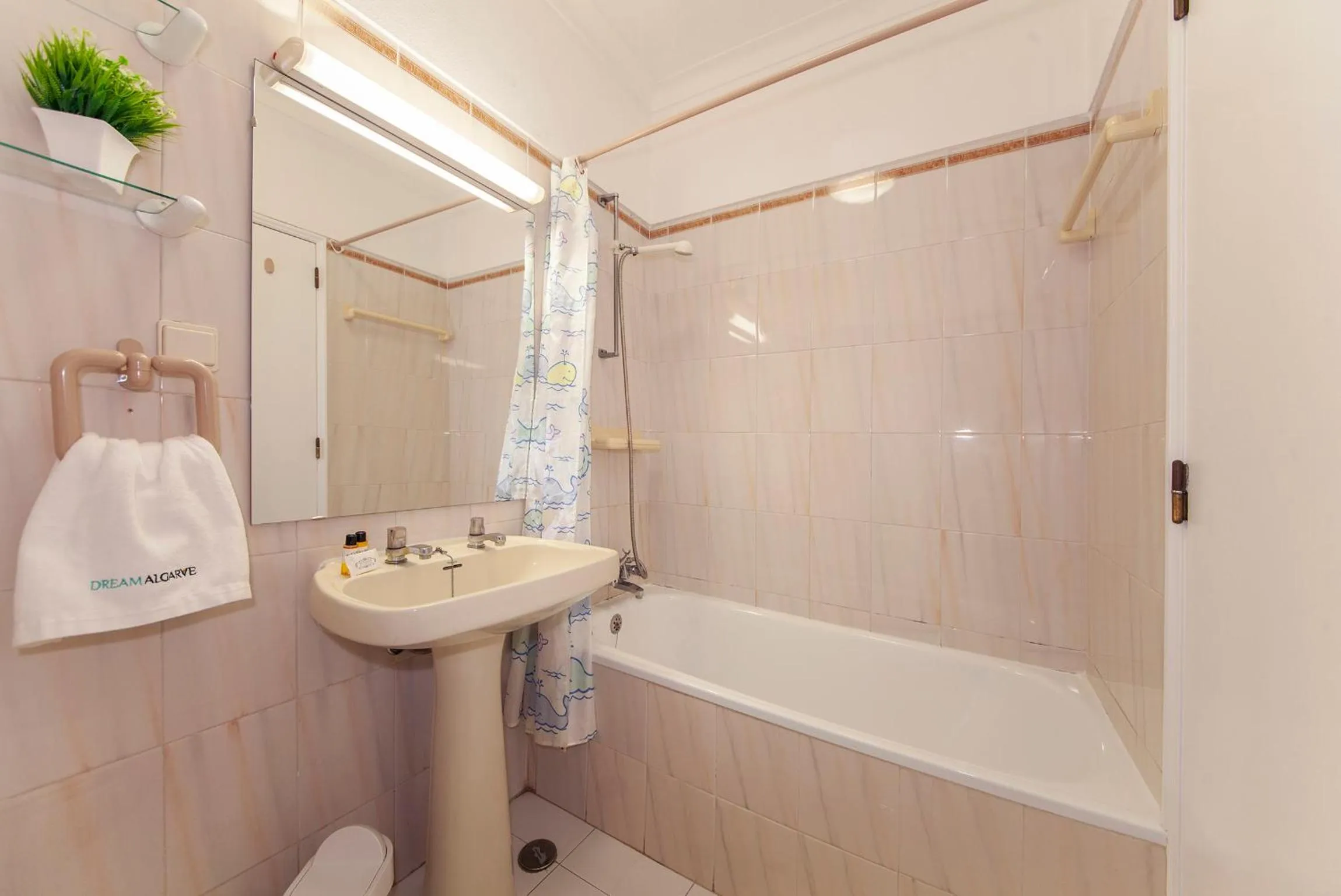 Shower in Candimar Beach Apartment