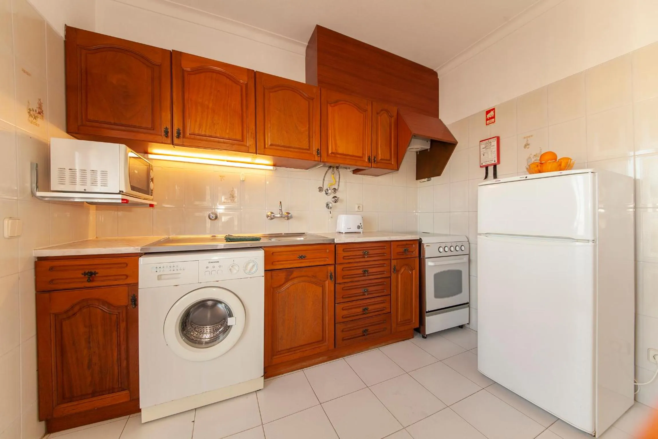 Kitchen or kitchenette in Candimar Beach Apartment