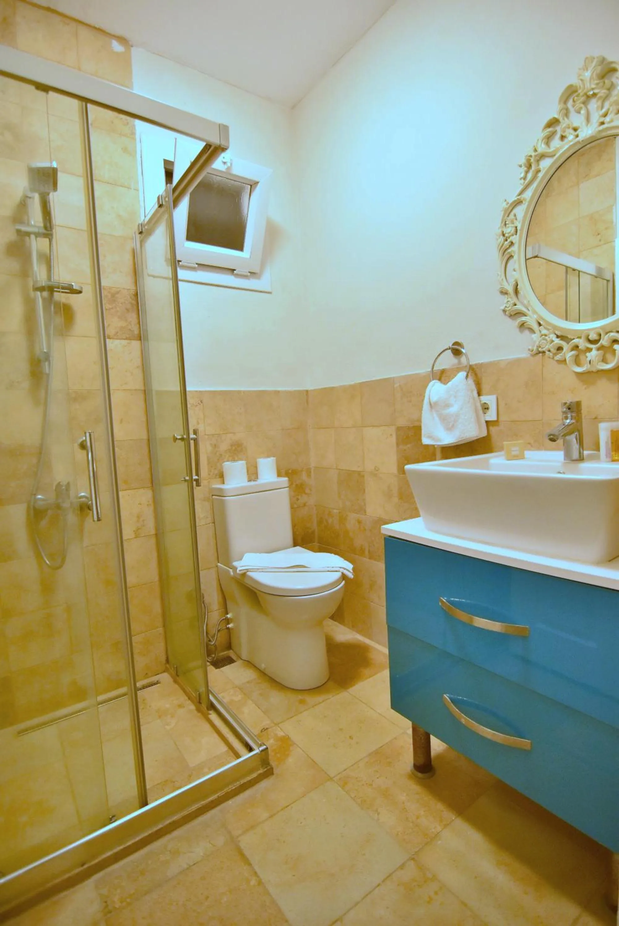 Shower in Degirmenli Konak Hotel