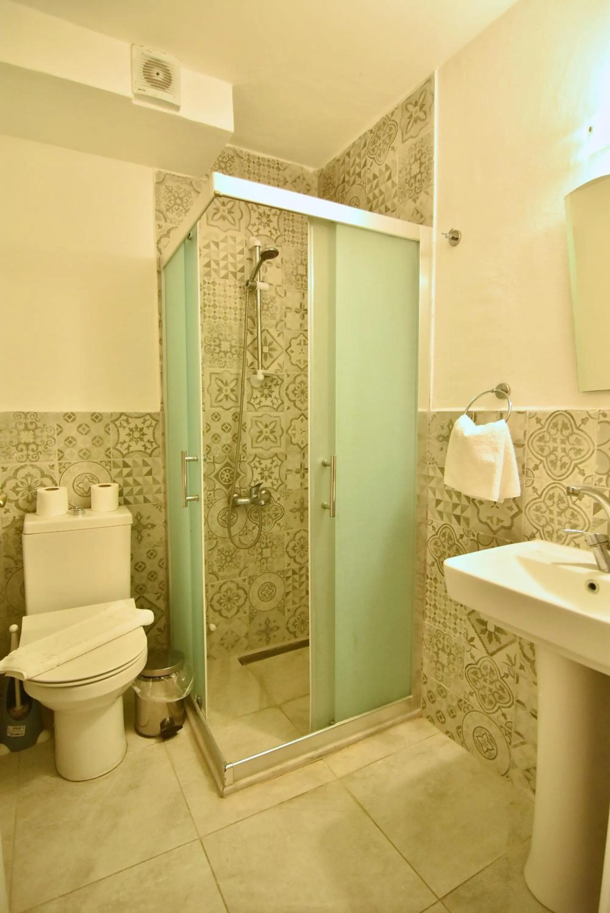 Shower in Degirmenli Konak Hotel