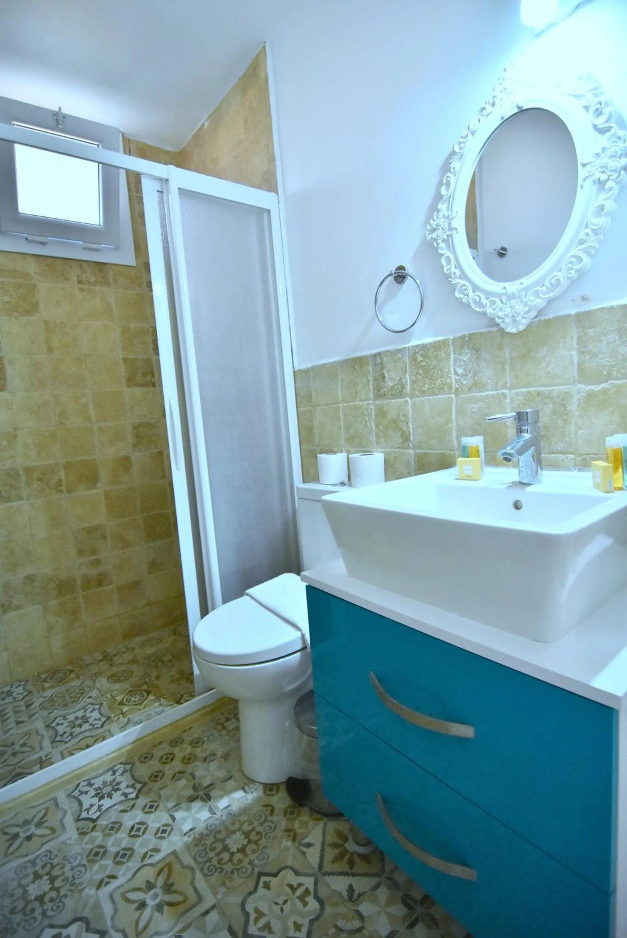 Shower in Degirmenli Konak Hotel