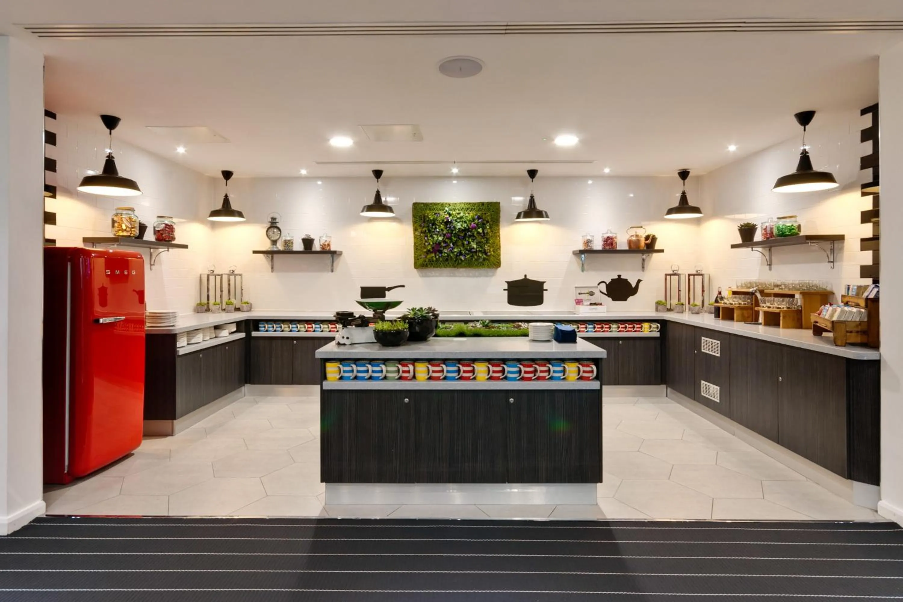 Kitchen or kitchenette in Hotel Football, Old Trafford, a Tribute Portfolio Hotel