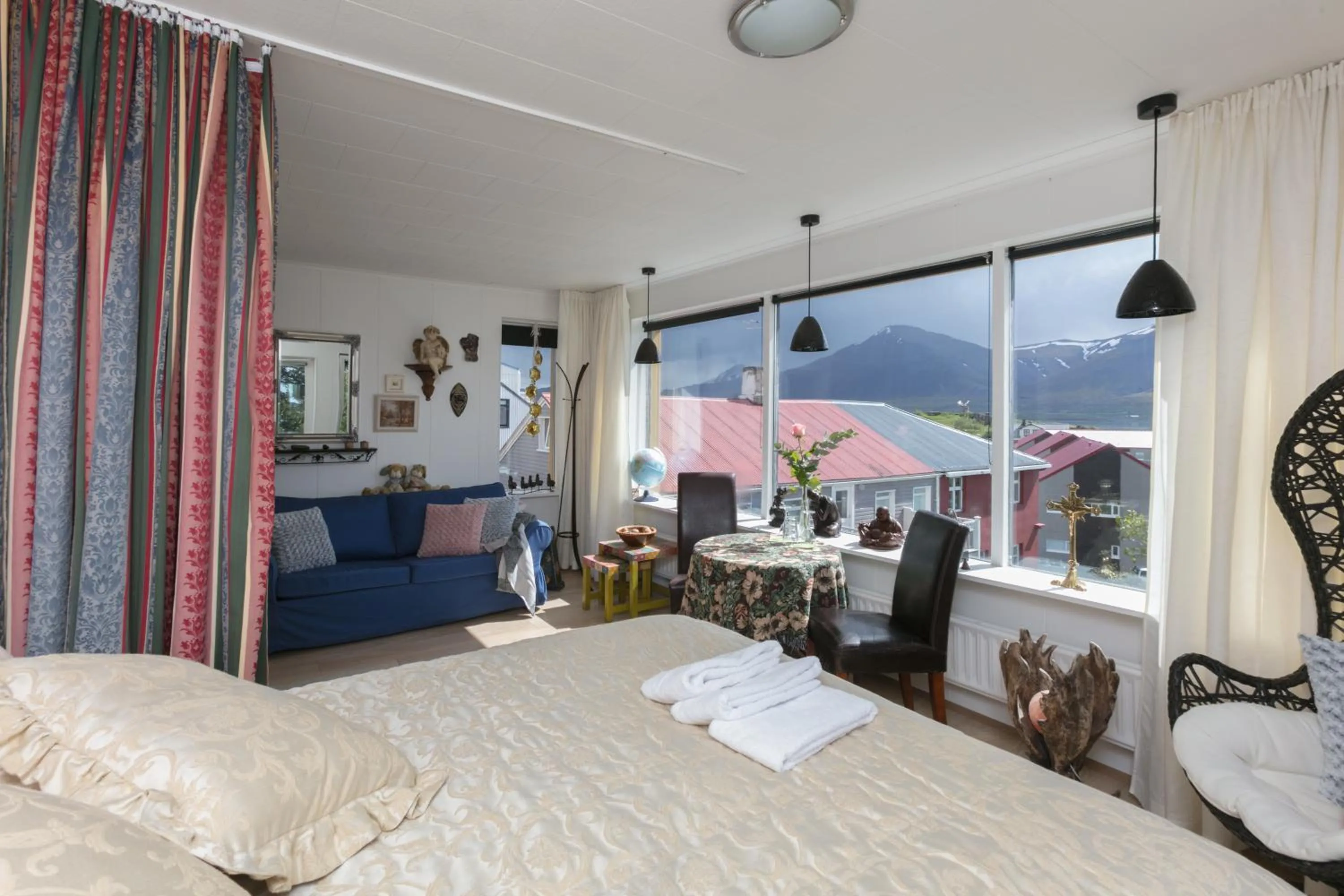 Mountain view, Bed in Blómasetrið Homestay