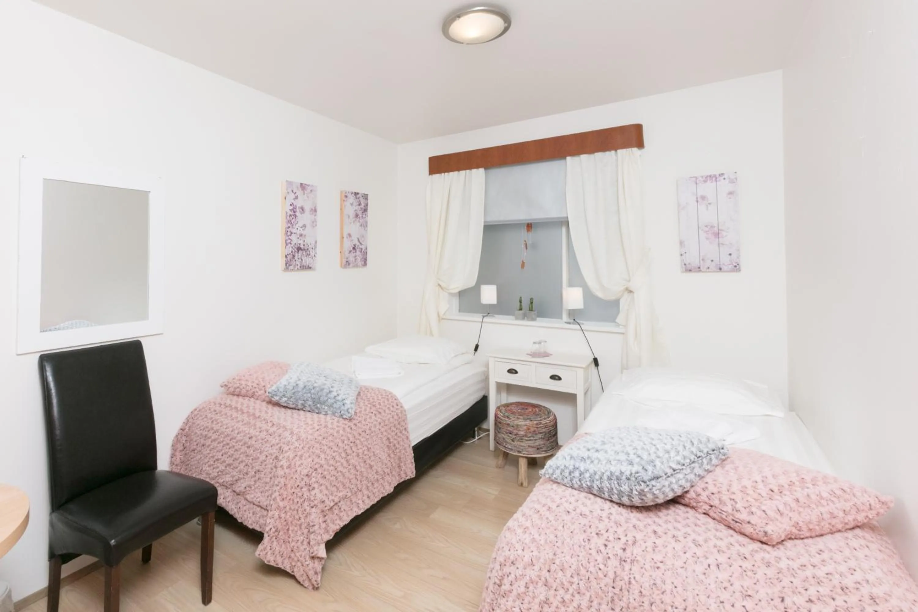 Bed in Blómasetrið Homestay