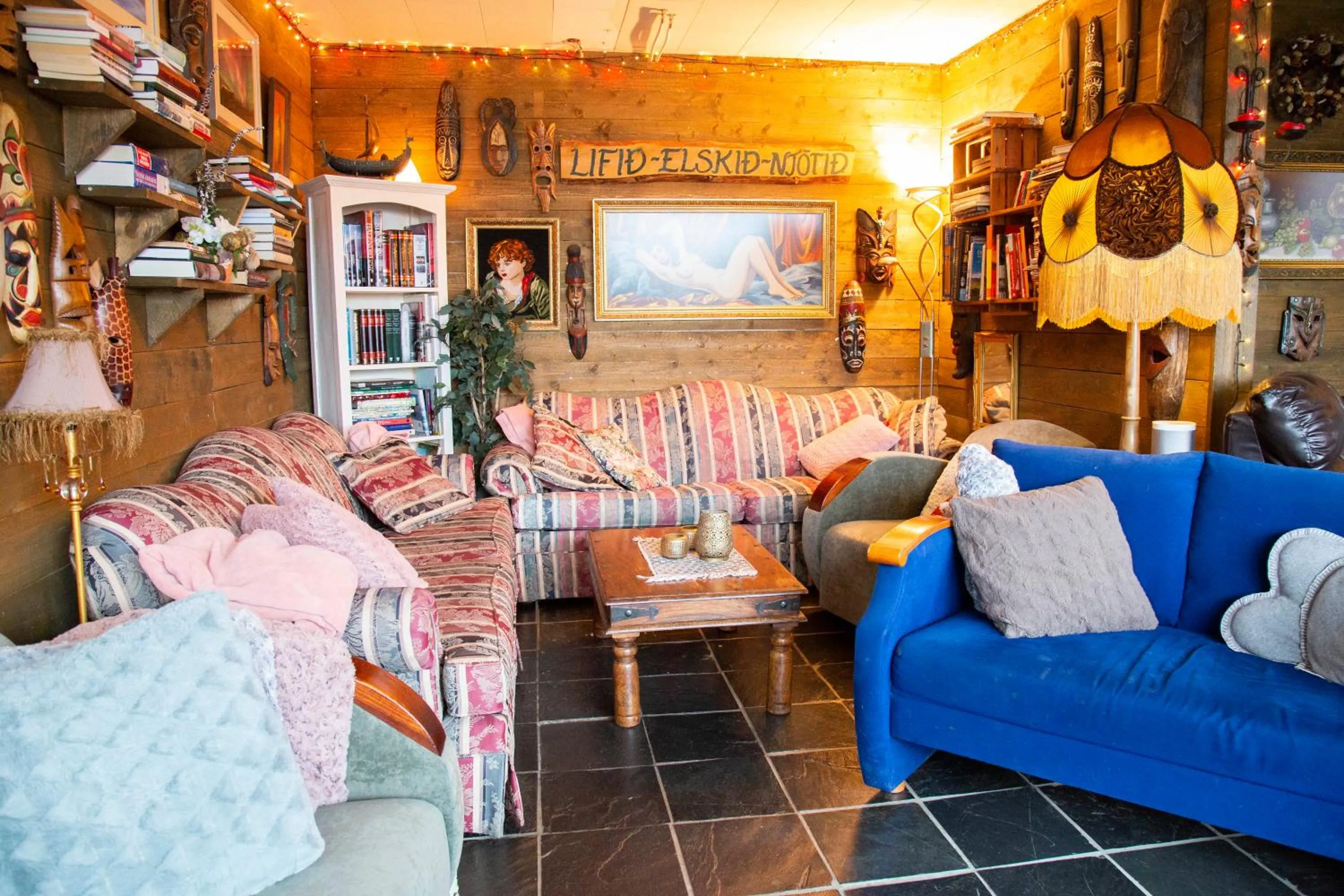 Restaurant/places to eat in Blómasetrið Homestay