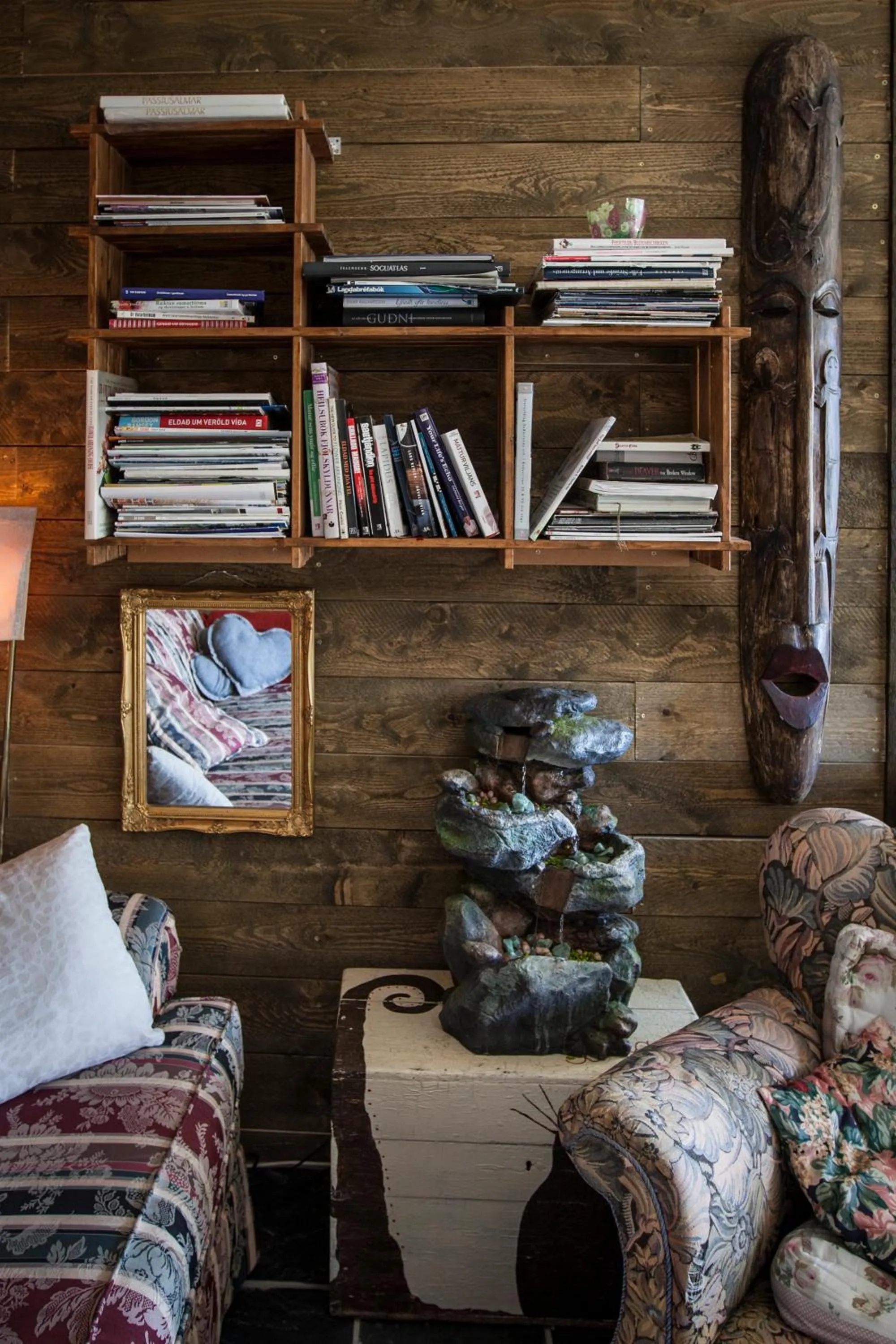 Decorative detail, Bed in Blómasetrið Homestay