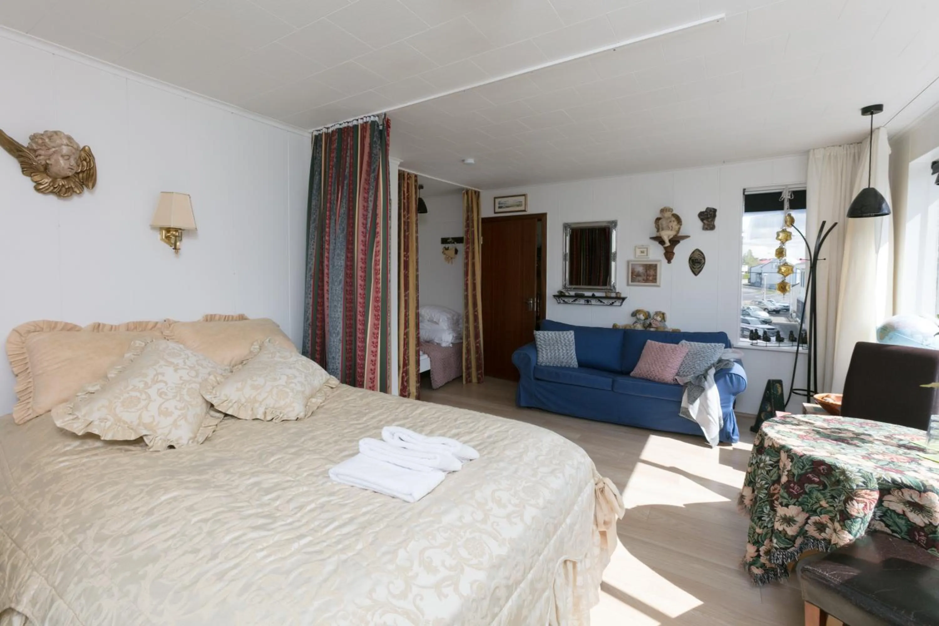 Bed in Blómasetrið Homestay