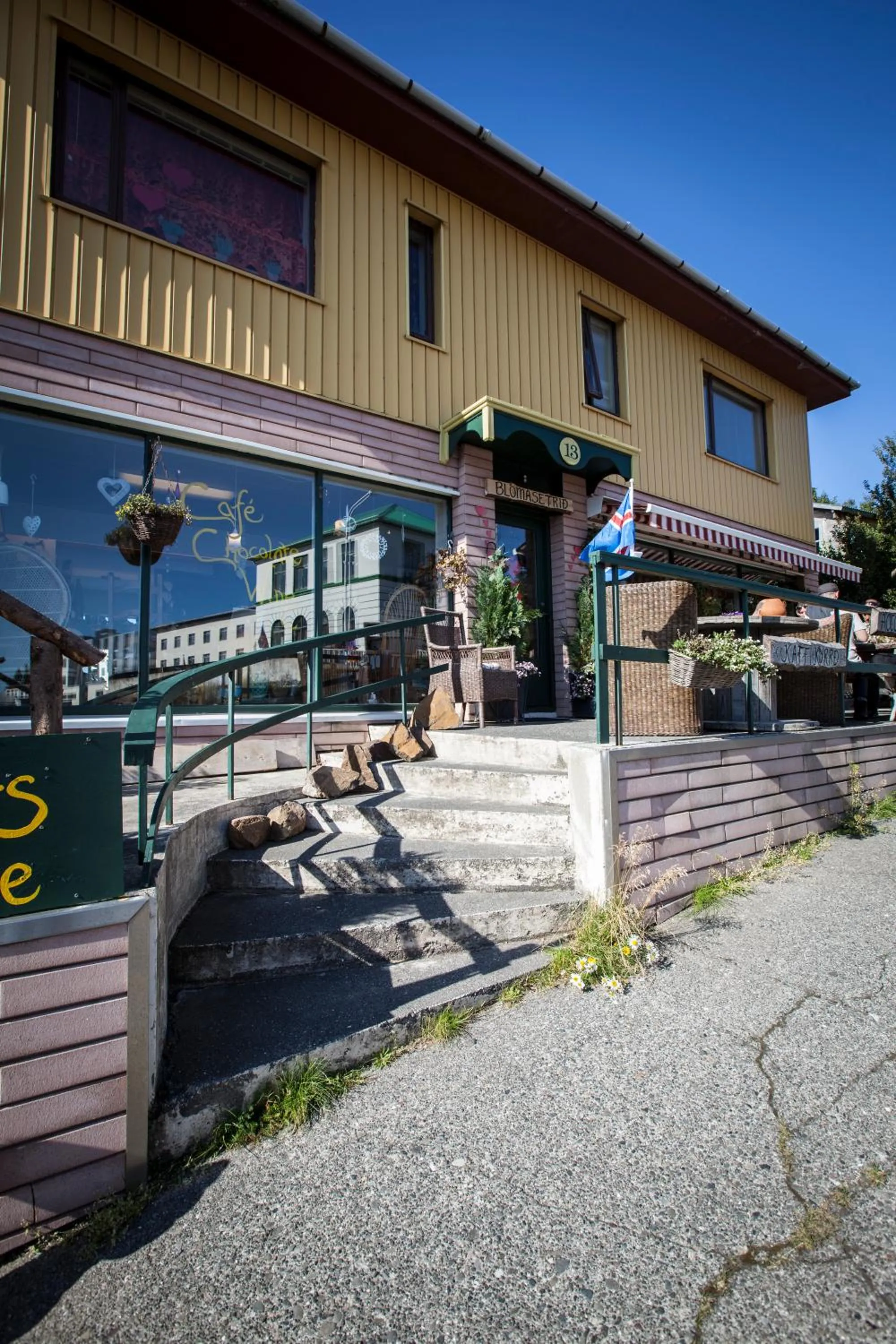 Property building in Blómasetrið Homestay