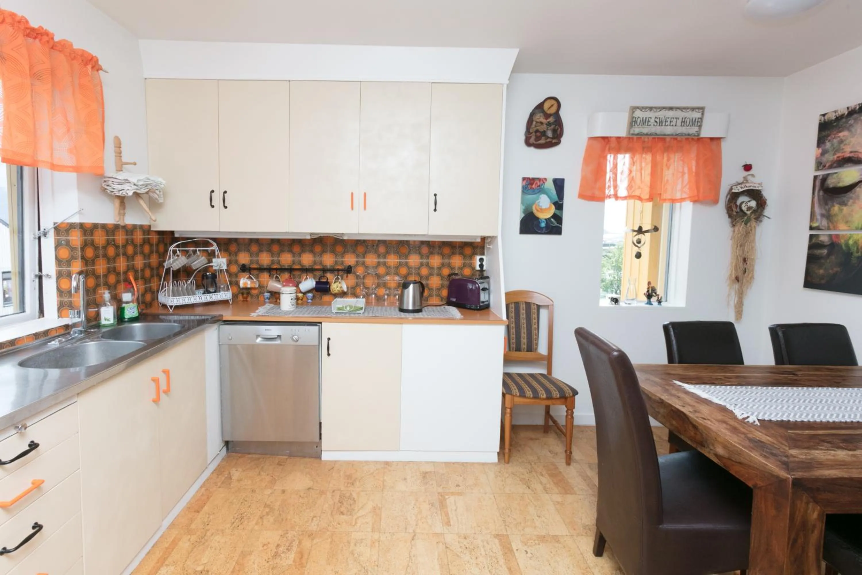 Kitchen or kitchenette in Blómasetrið Homestay