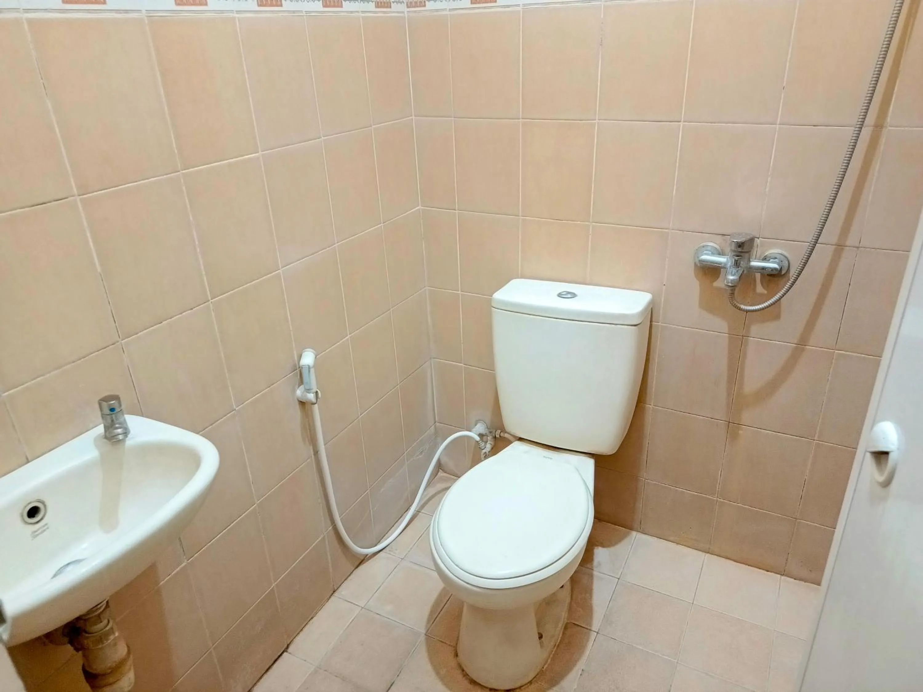 Shower in Kedung Ombo Homestay