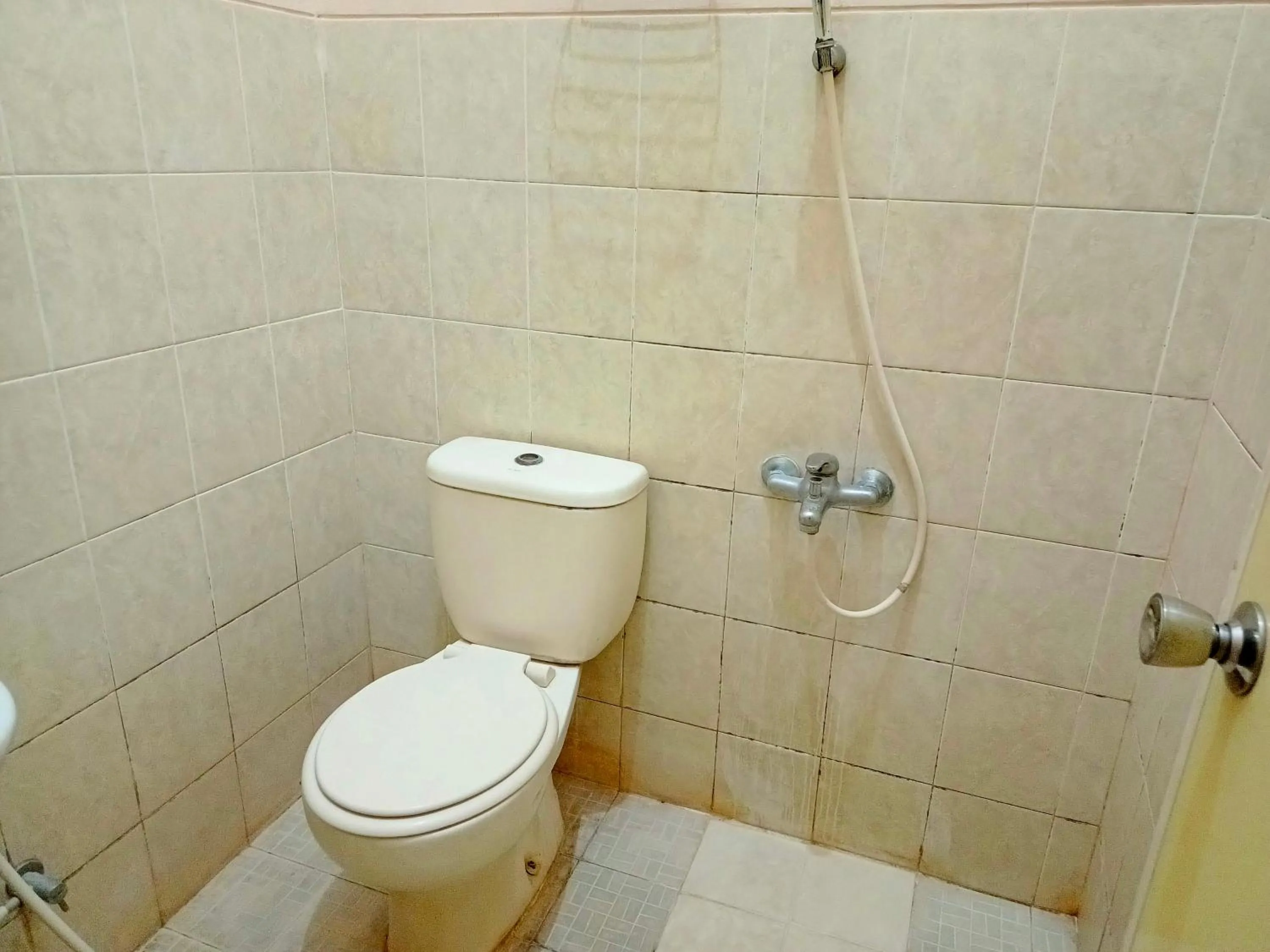 Shower in Kedung Ombo Homestay