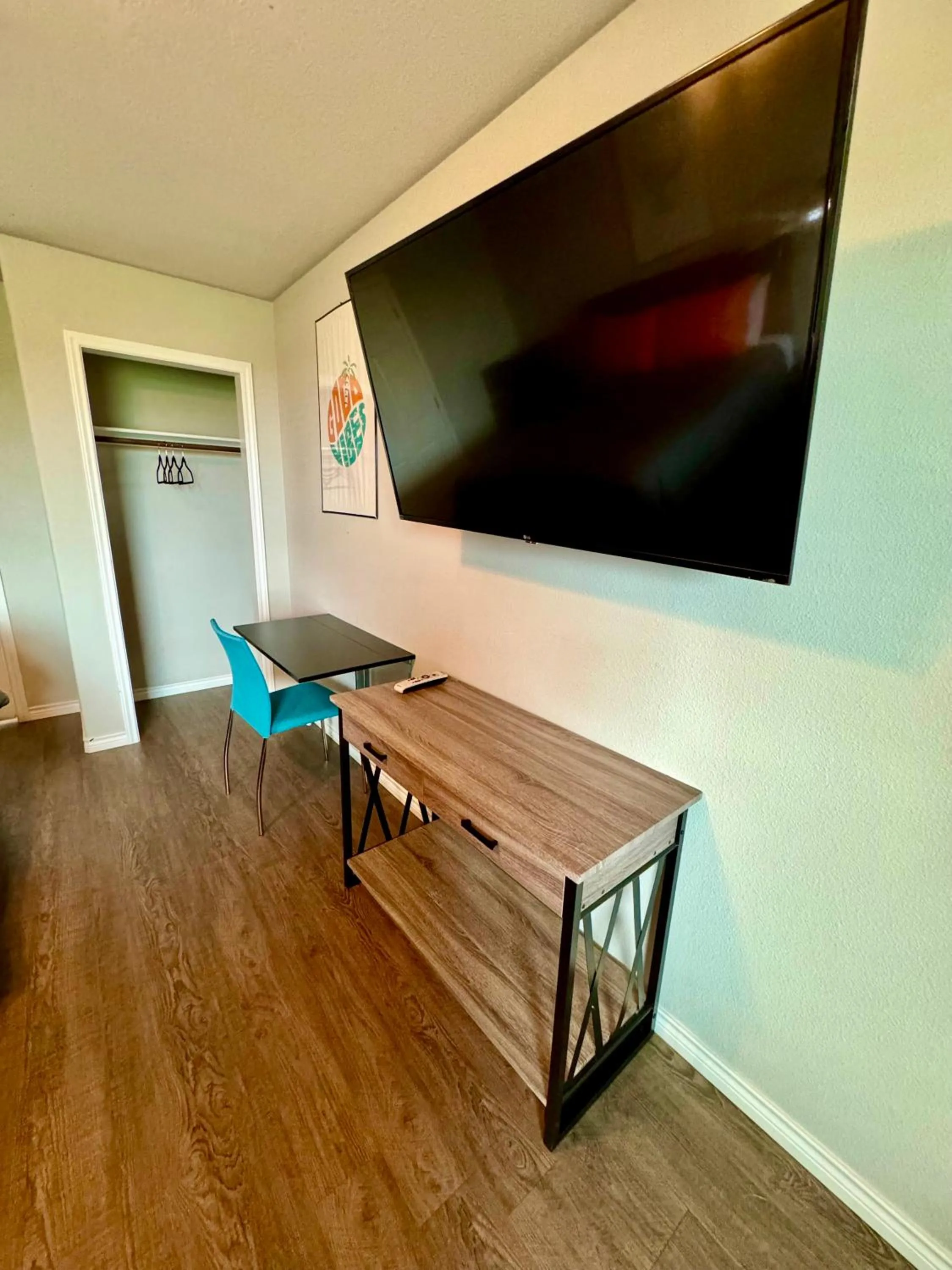TV and multimedia in The 409 Bolivar Beach Hotel