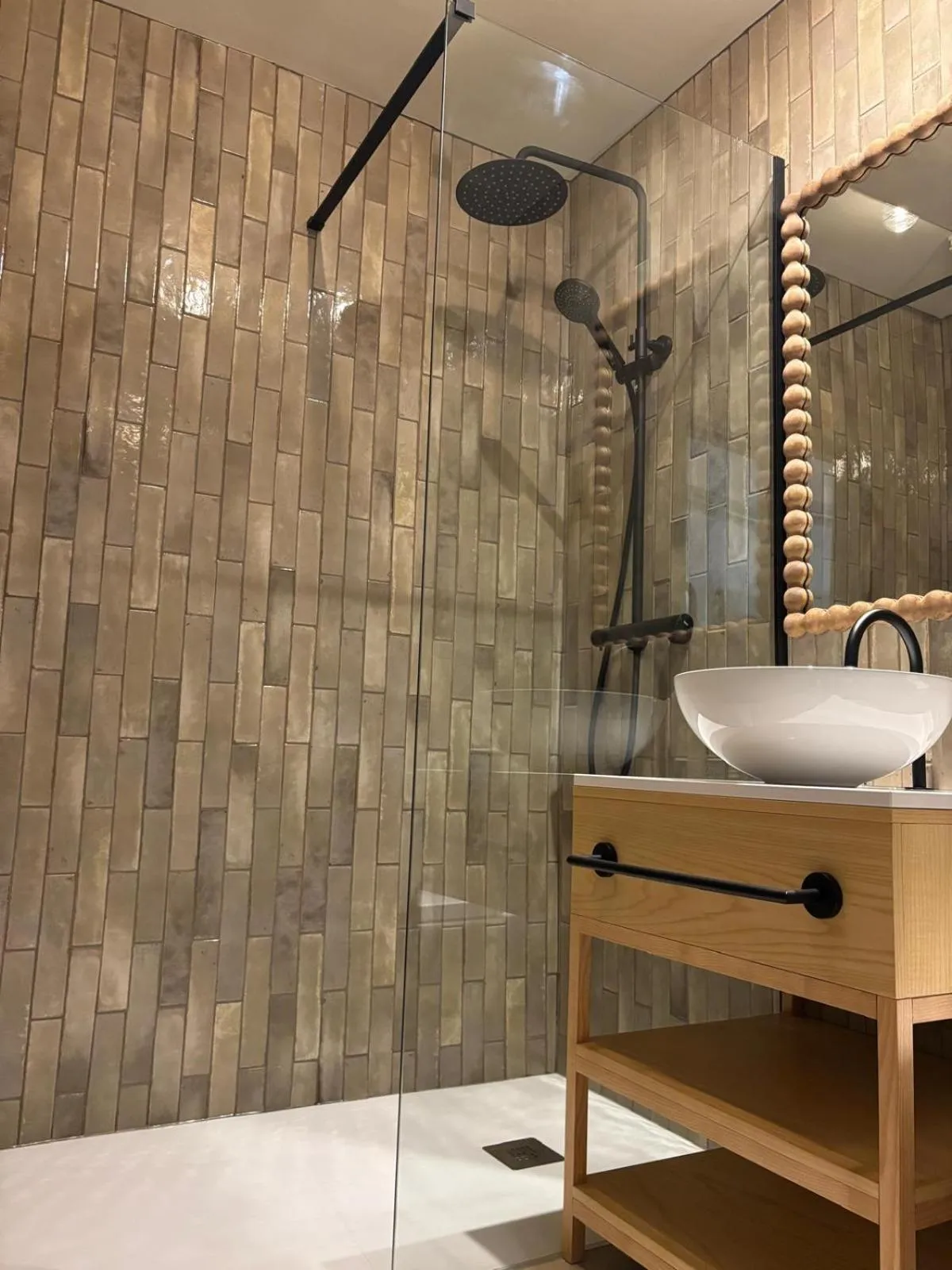 Shower in Dartmoor Lodge Hotel