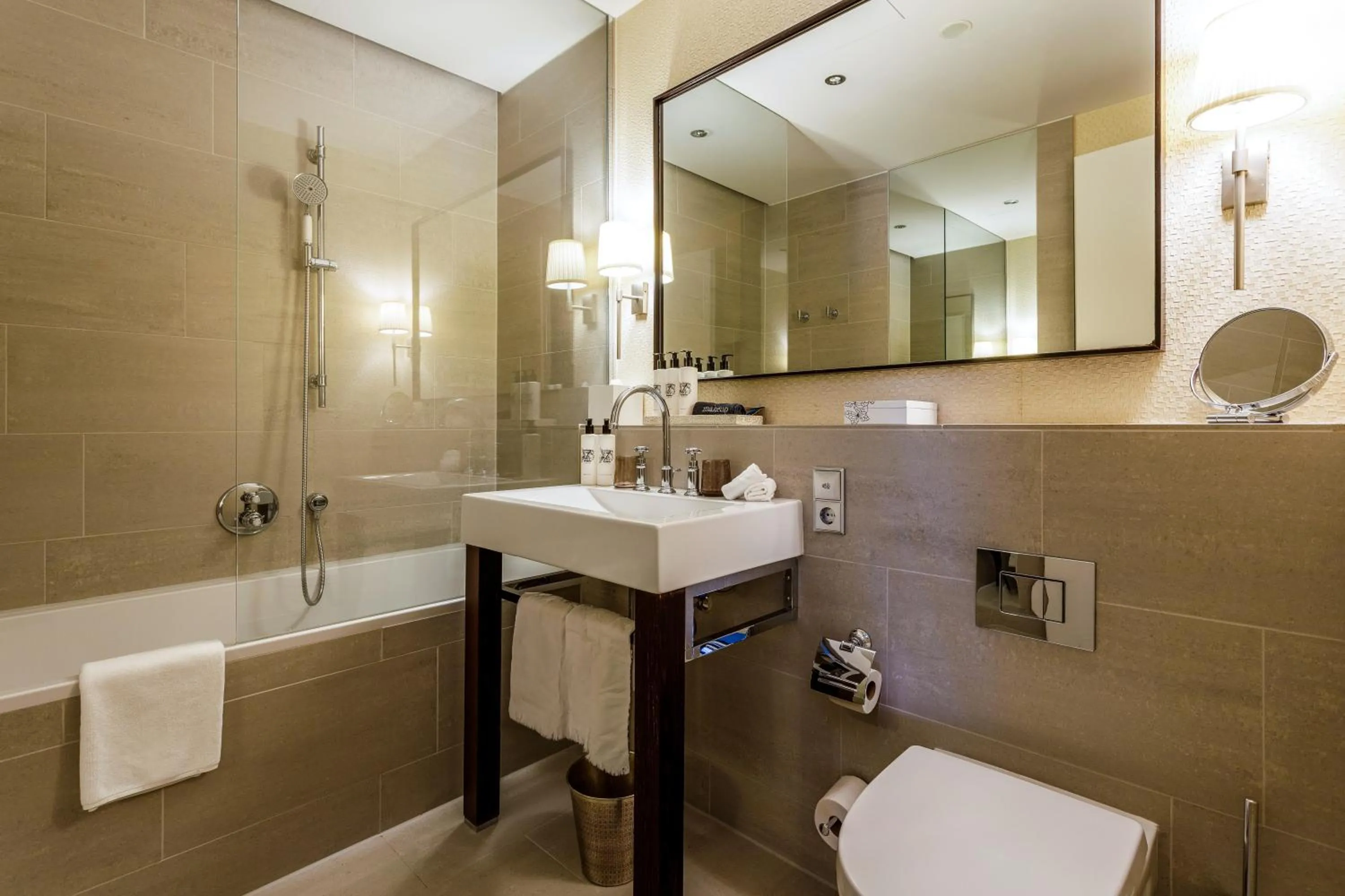 Shower in Hotel Zoo Berlin