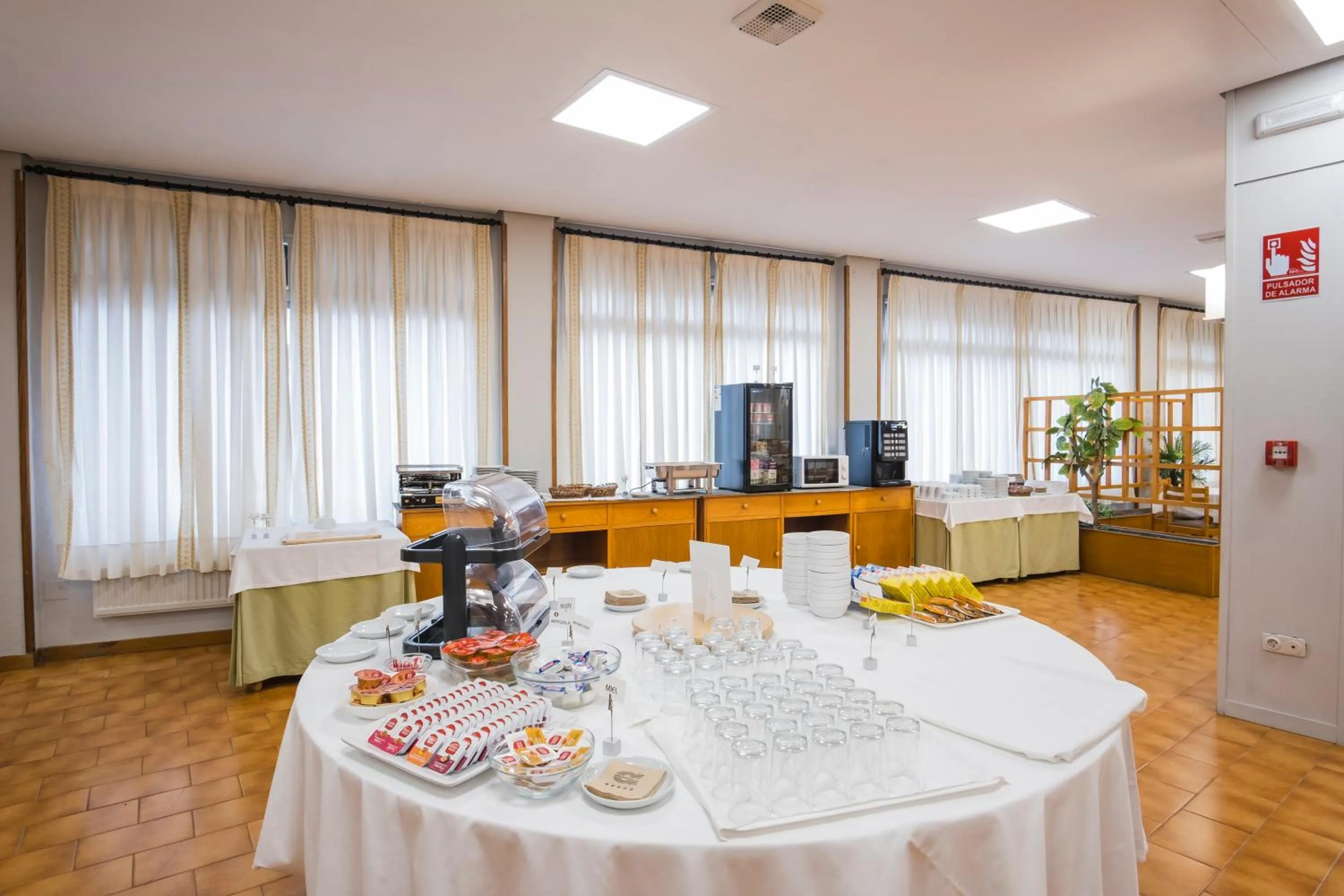 Buffet breakfast in Hotel Alda Boiro