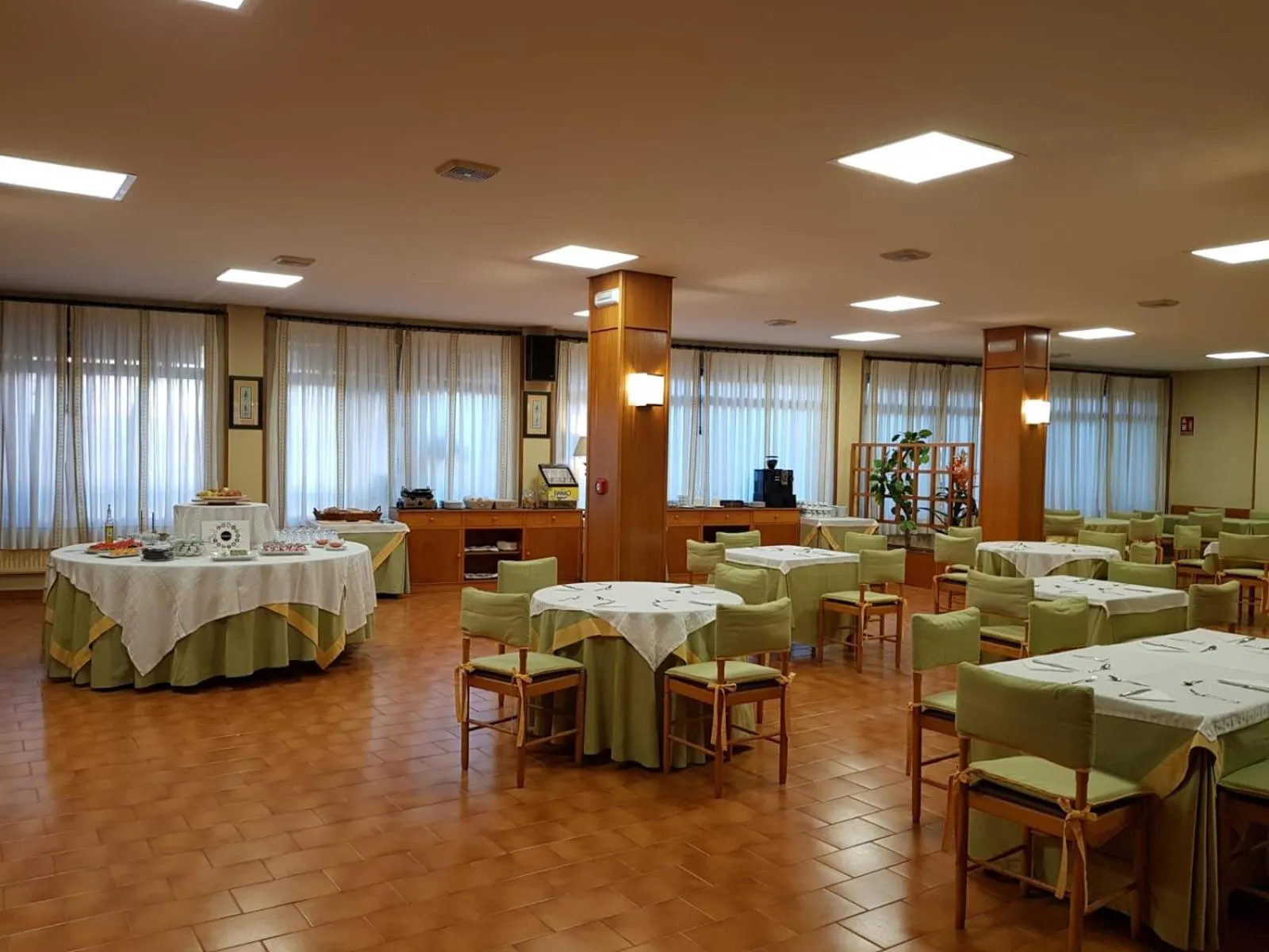 Buffet breakfast, Restaurant/Places to Eat in Hotel Jopi