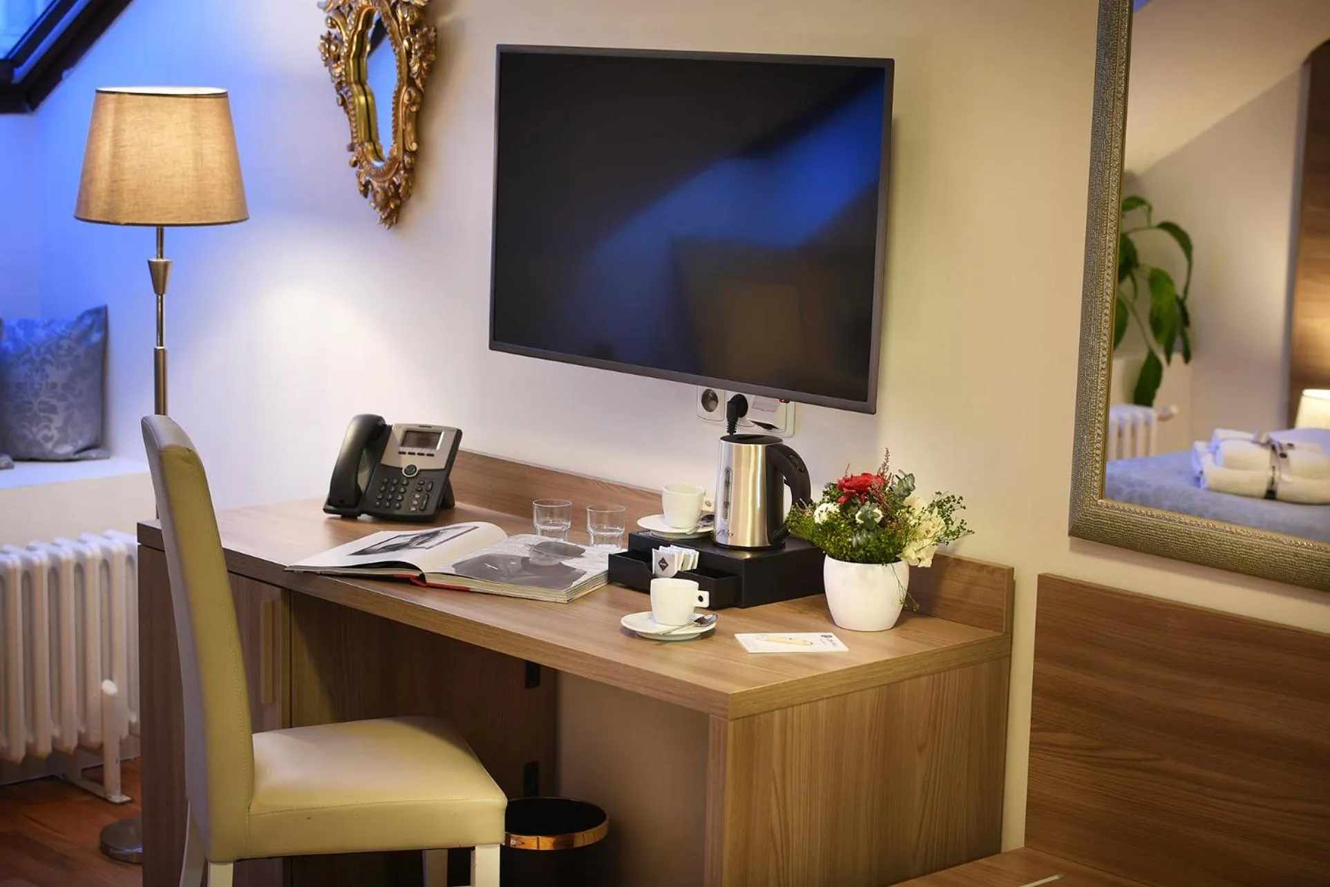 Coffee/tea facilities in Old Town Residence by Little King