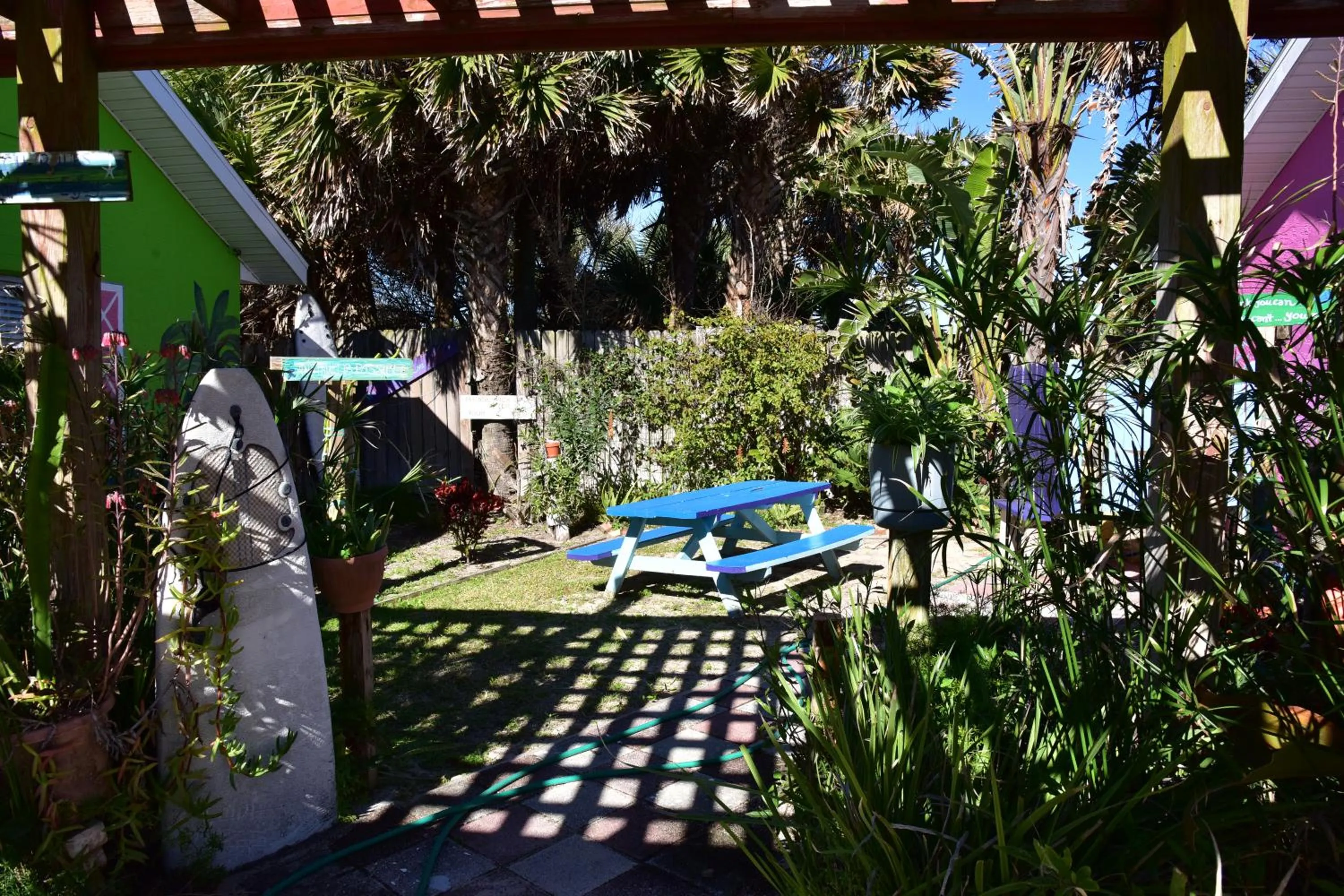 Shower in The Beach House at Si Como No Inn