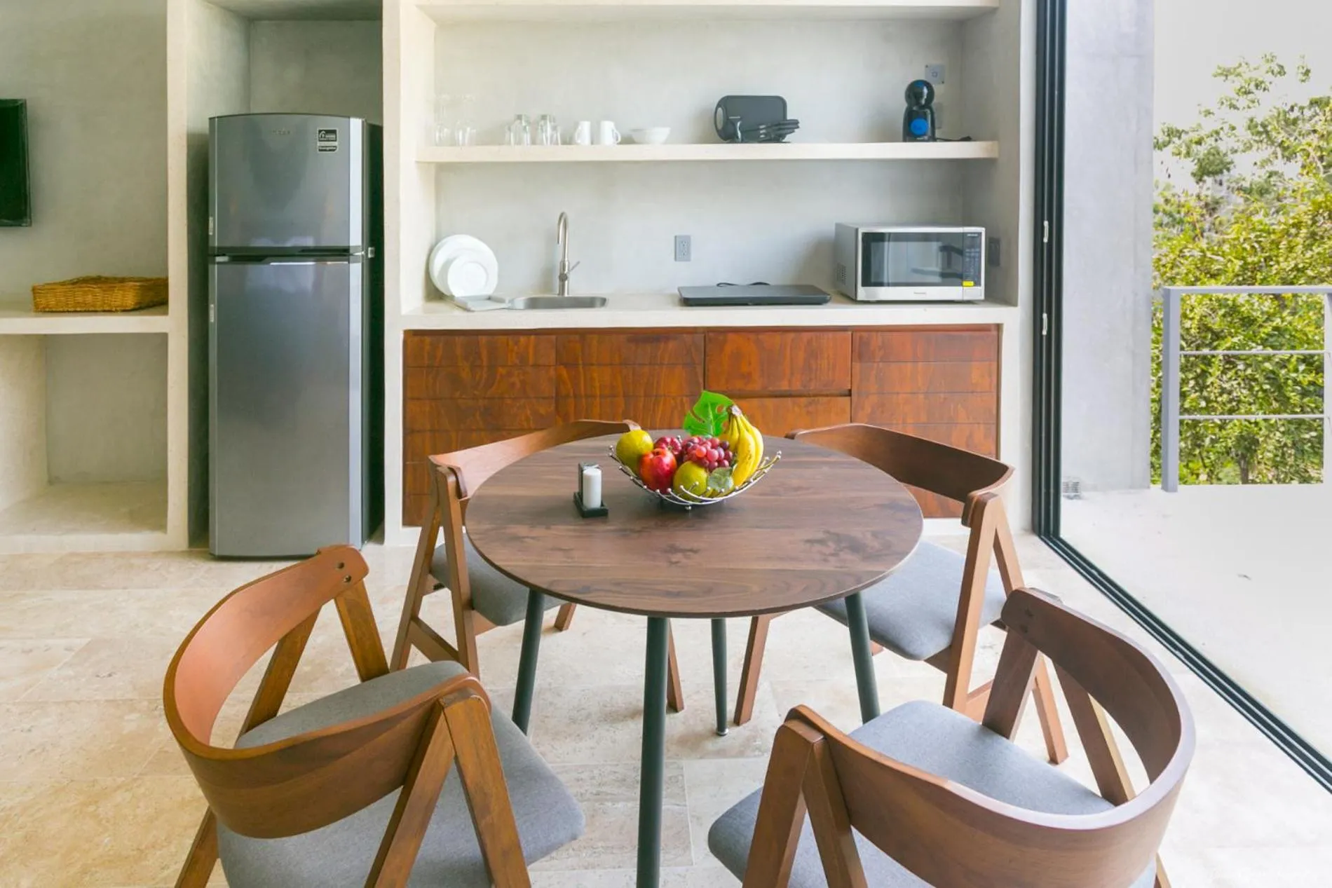 Dining area in Seremonia Selva by The Spot Rentals