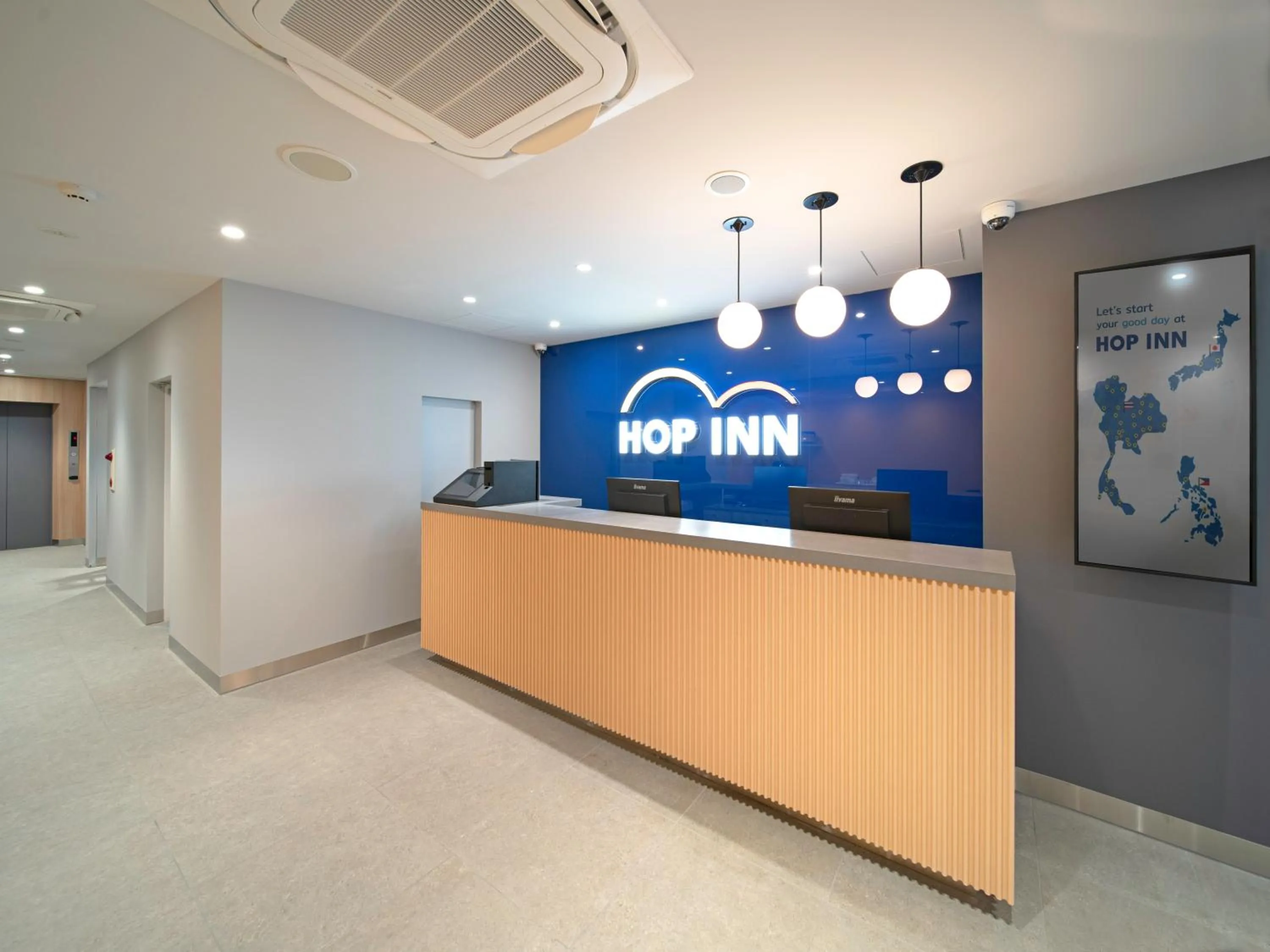 Lobby or reception in Hop Inn Tokyo Ueno