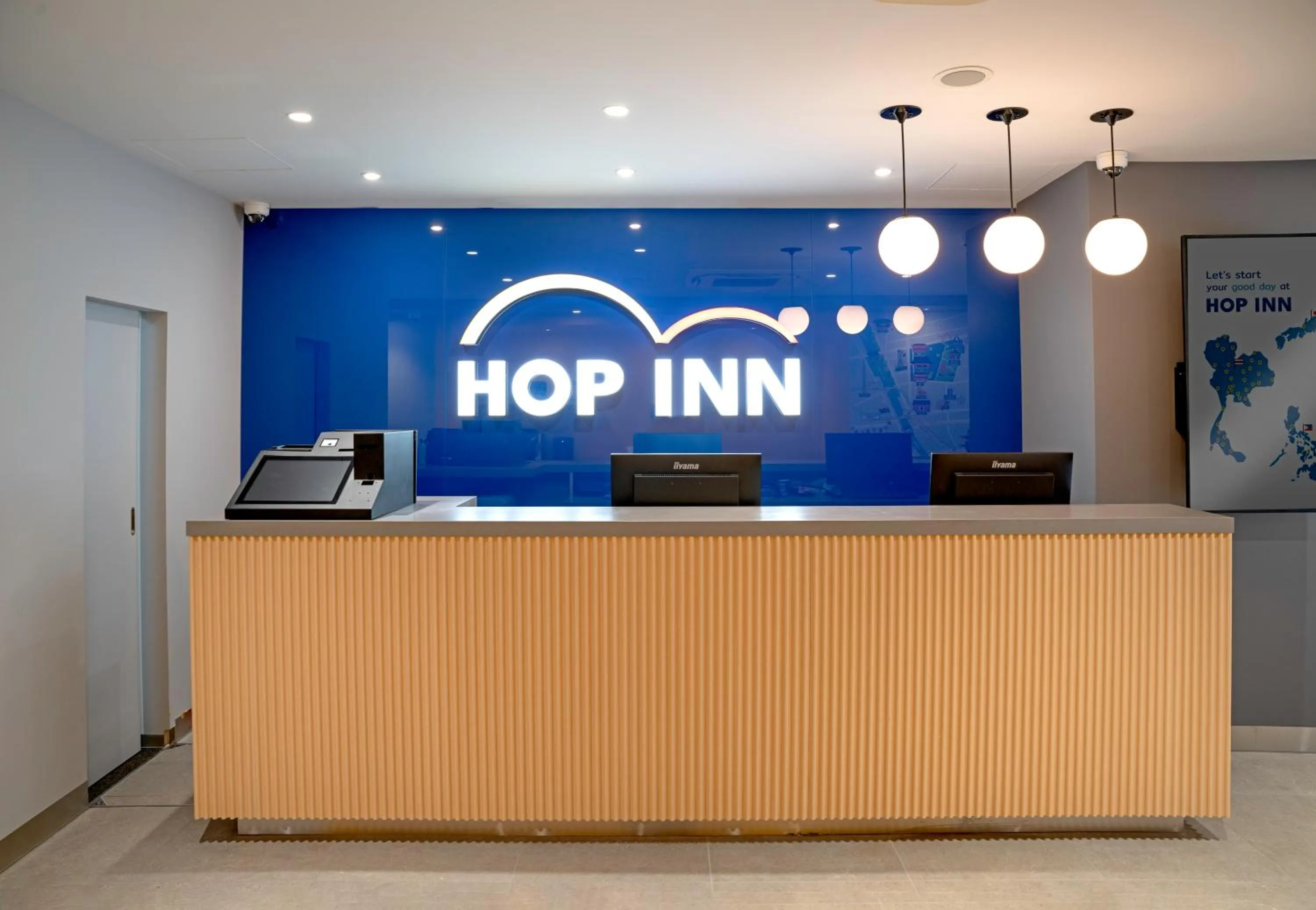 Lobby or reception in Hop Inn Tokyo Ueno