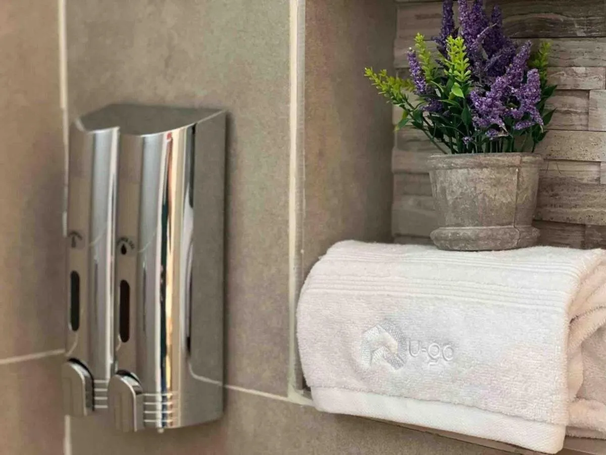 Bathroom, Bed in U-GO Edificio Murano Elite Bocagrande Frente al Mar