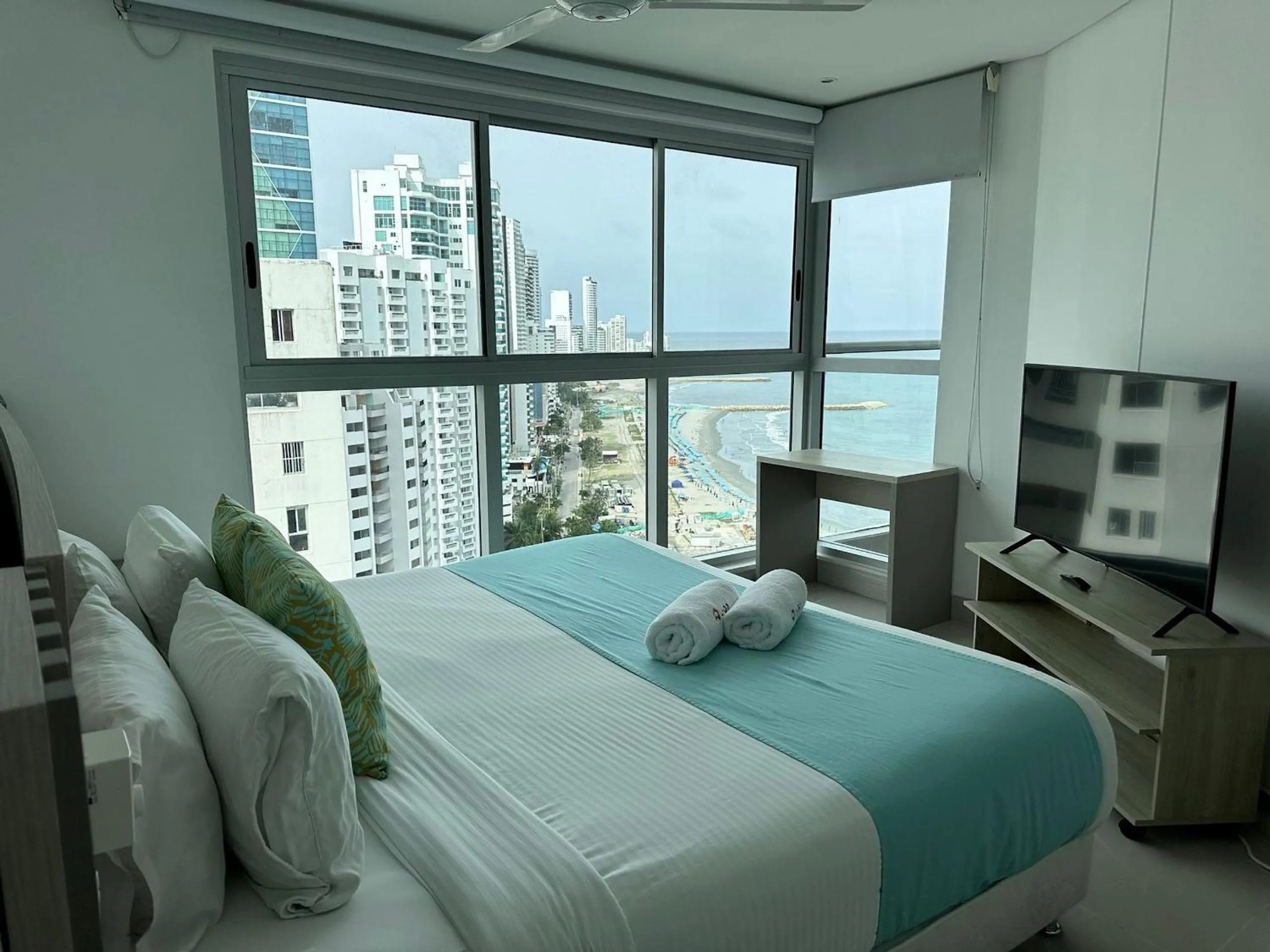 Photo of the whole room, Bed in U-GO Edificio Murano Elite Bocagrande Frente al Mar