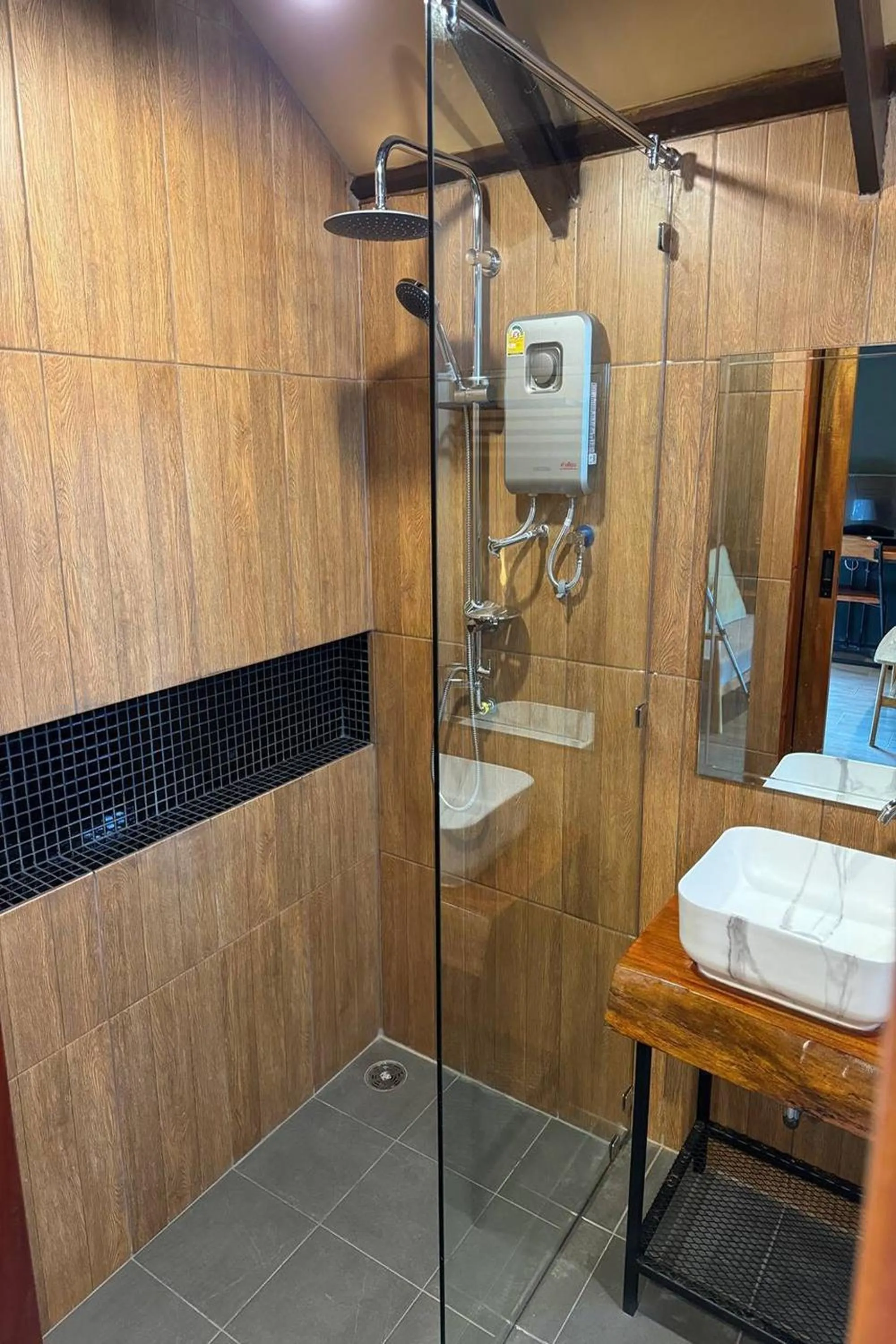 Shower in Pha Lae Tawan@Siray