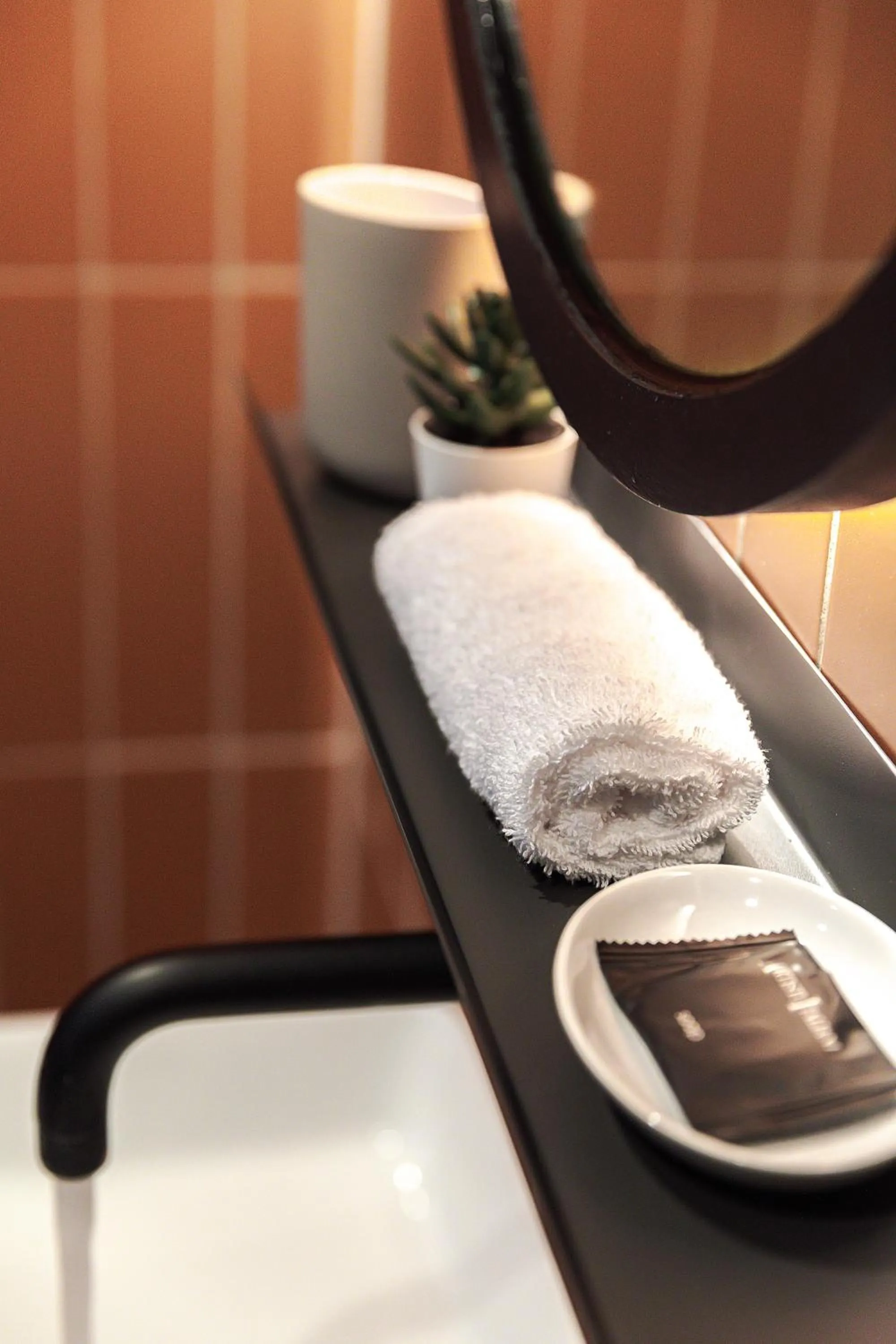 Bathroom in Bonnie Athens by Nin&Bau